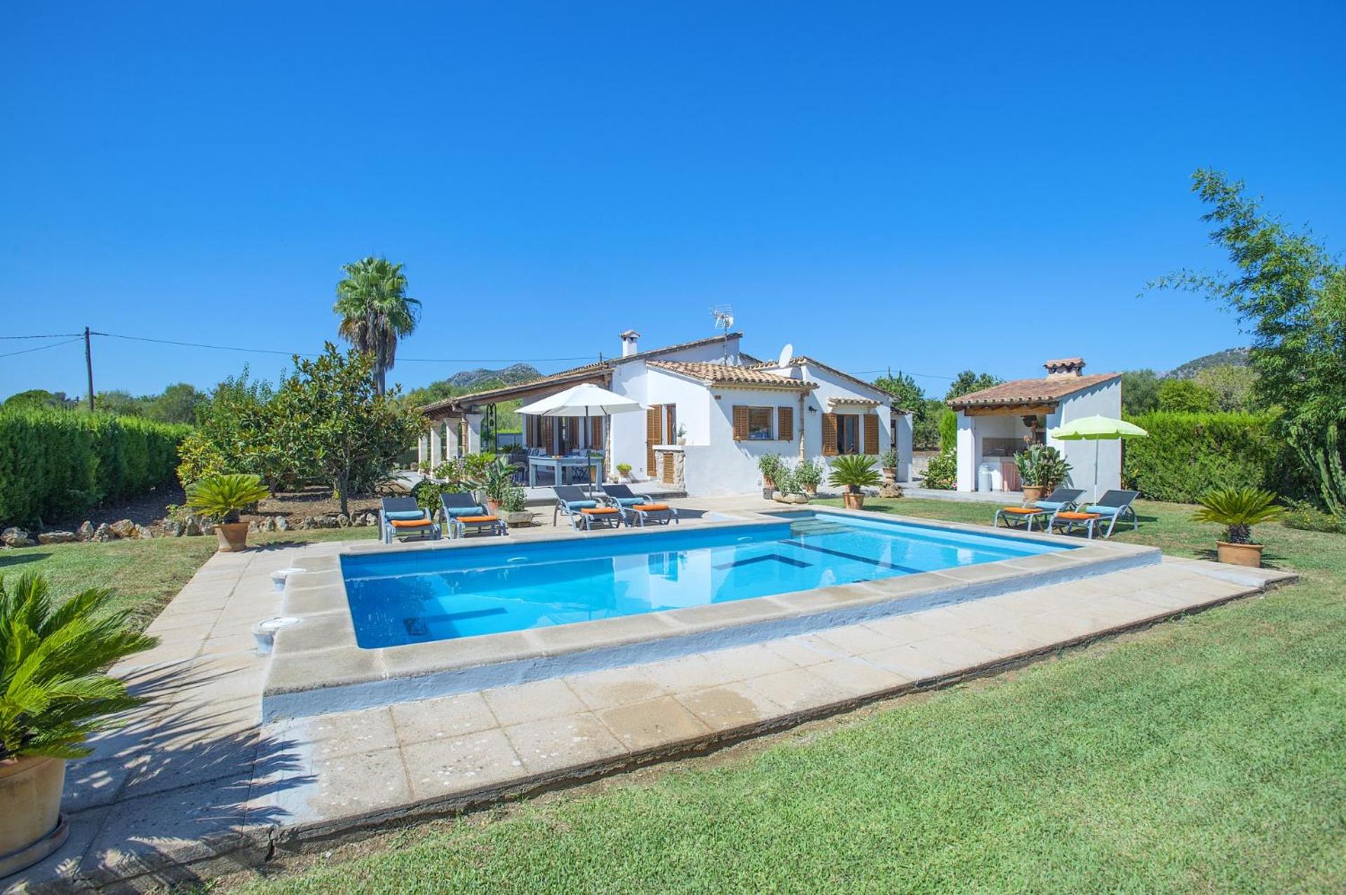 Villa photo 2