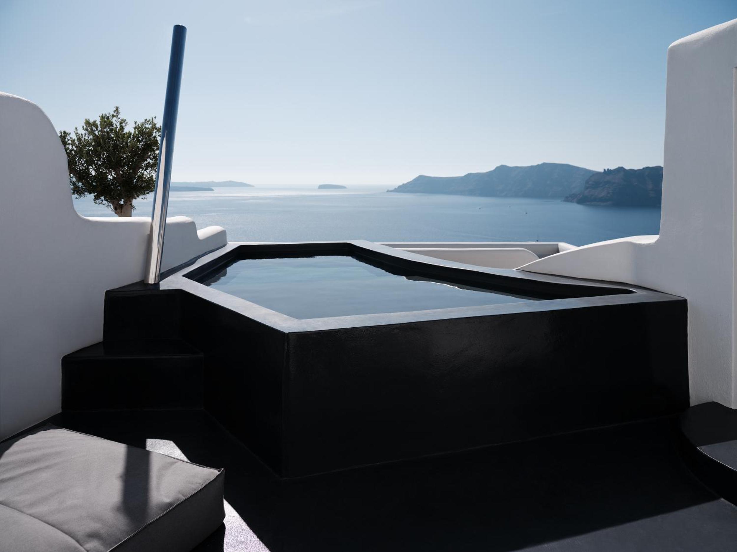 Deluxe Suite with Outdoor Hot Tub & Caldera View