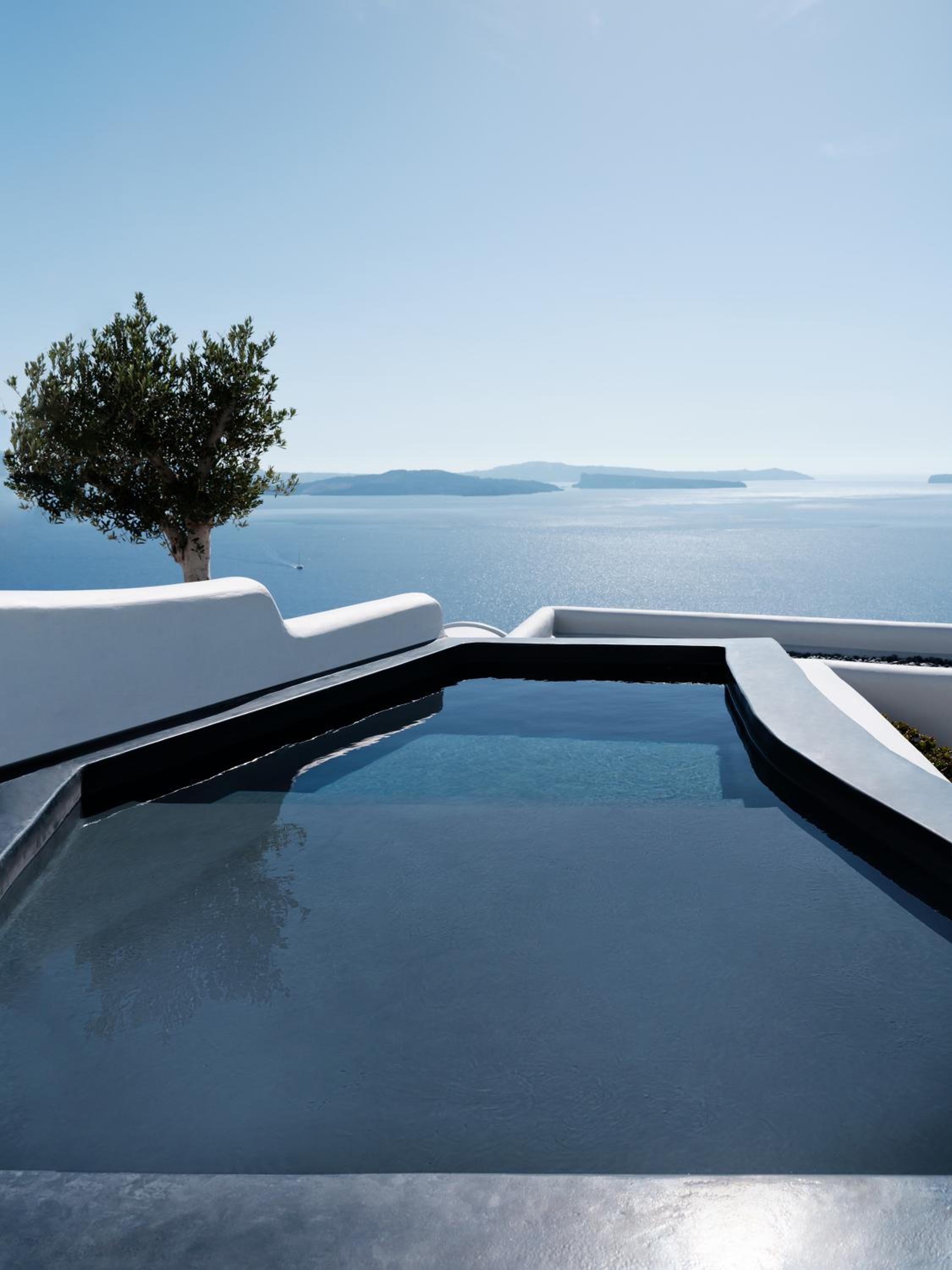 Deluxe Suite with Outdoor Hot Tub & Caldera View photo 3