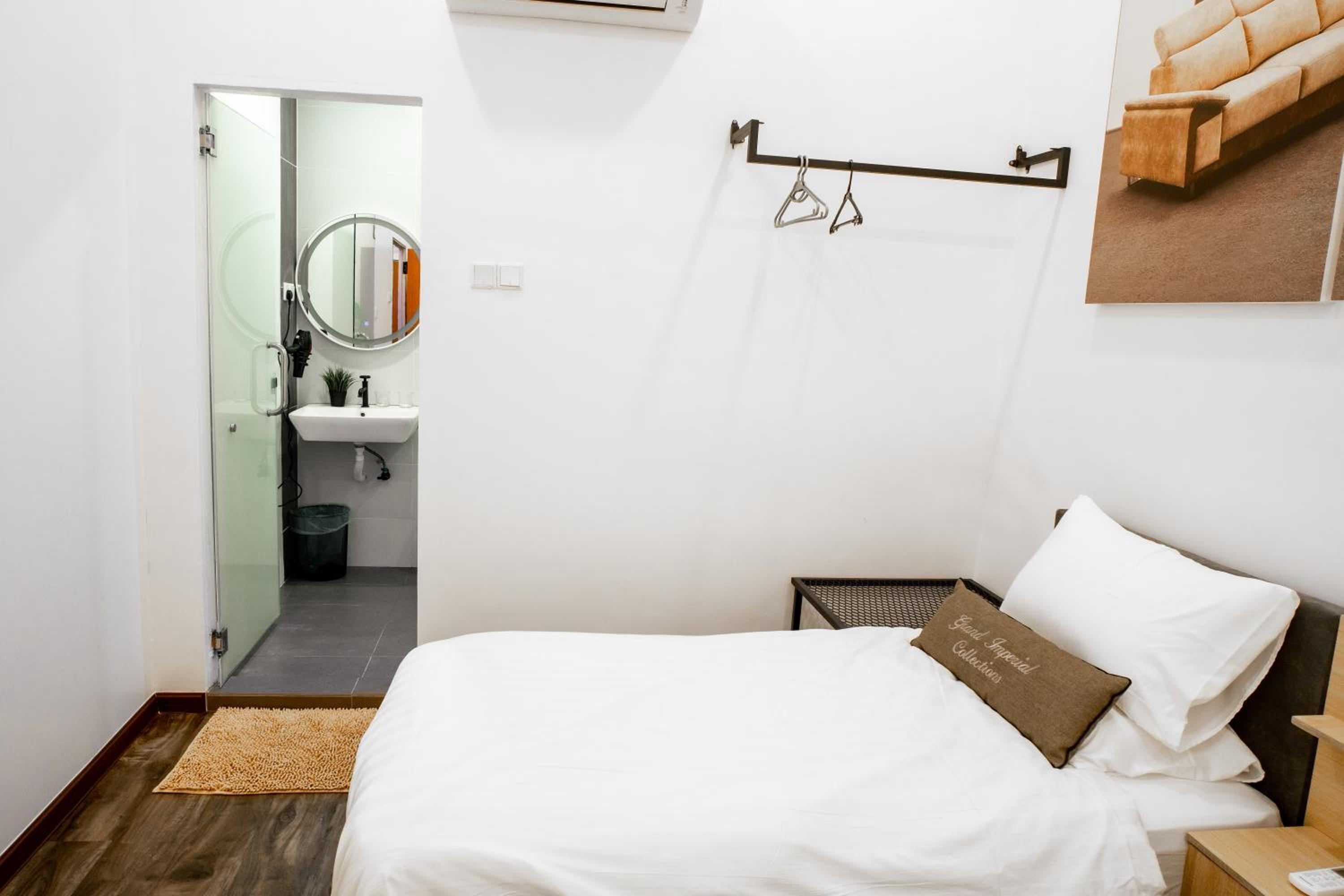 Double Room with Private Bathroom photo 3