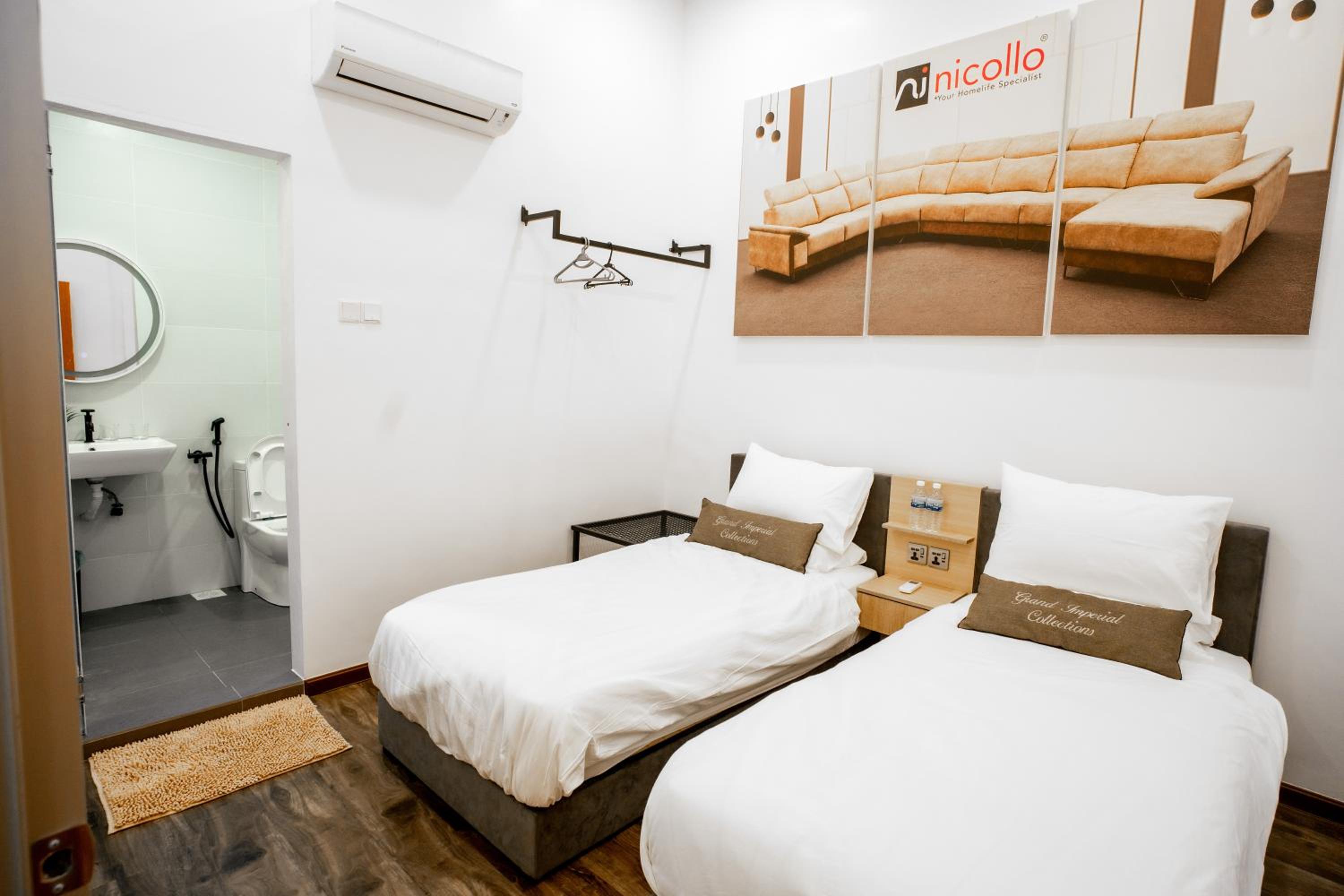 Double Room with Private Bathroom photo 2