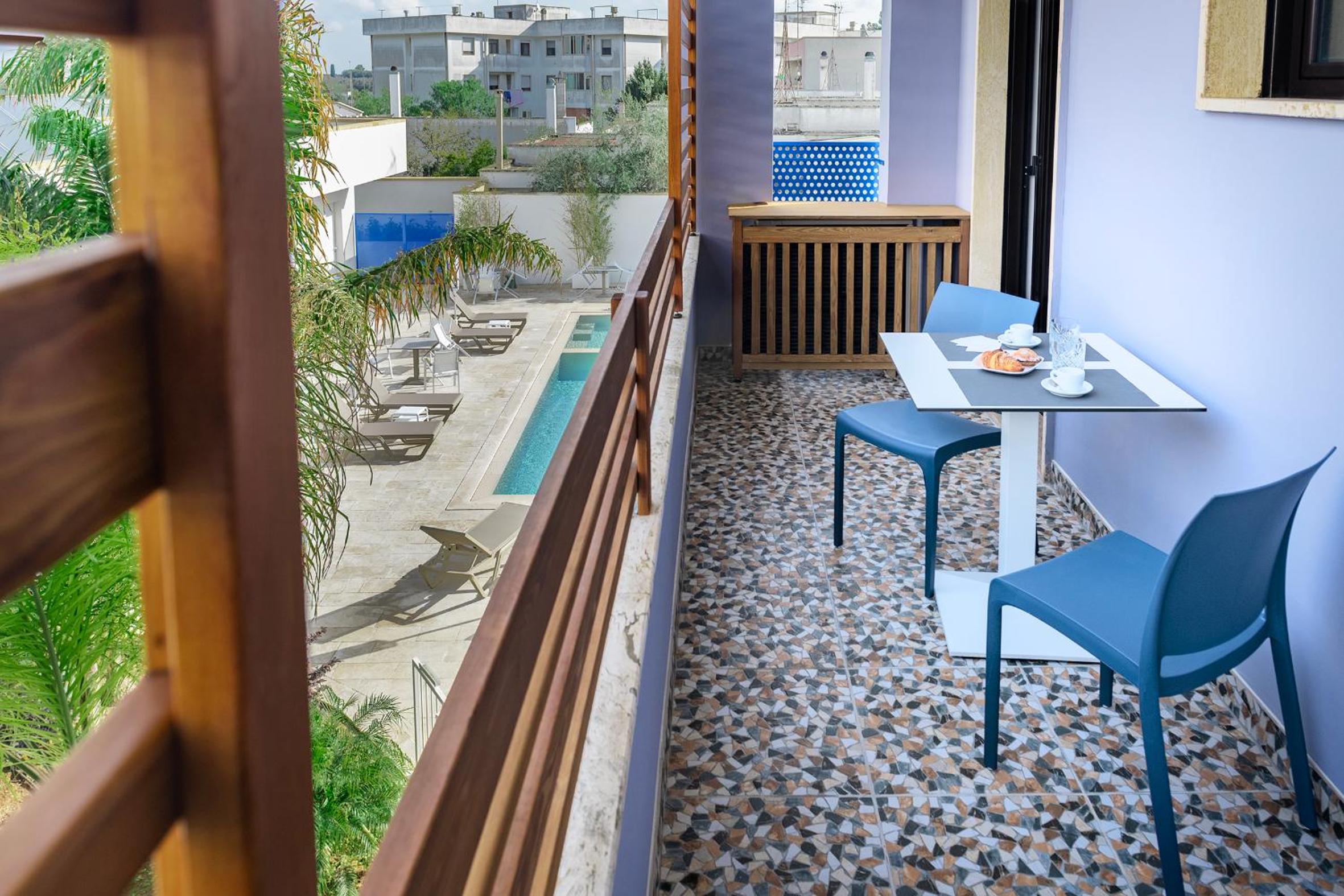 Apartment with Balcony photo 2