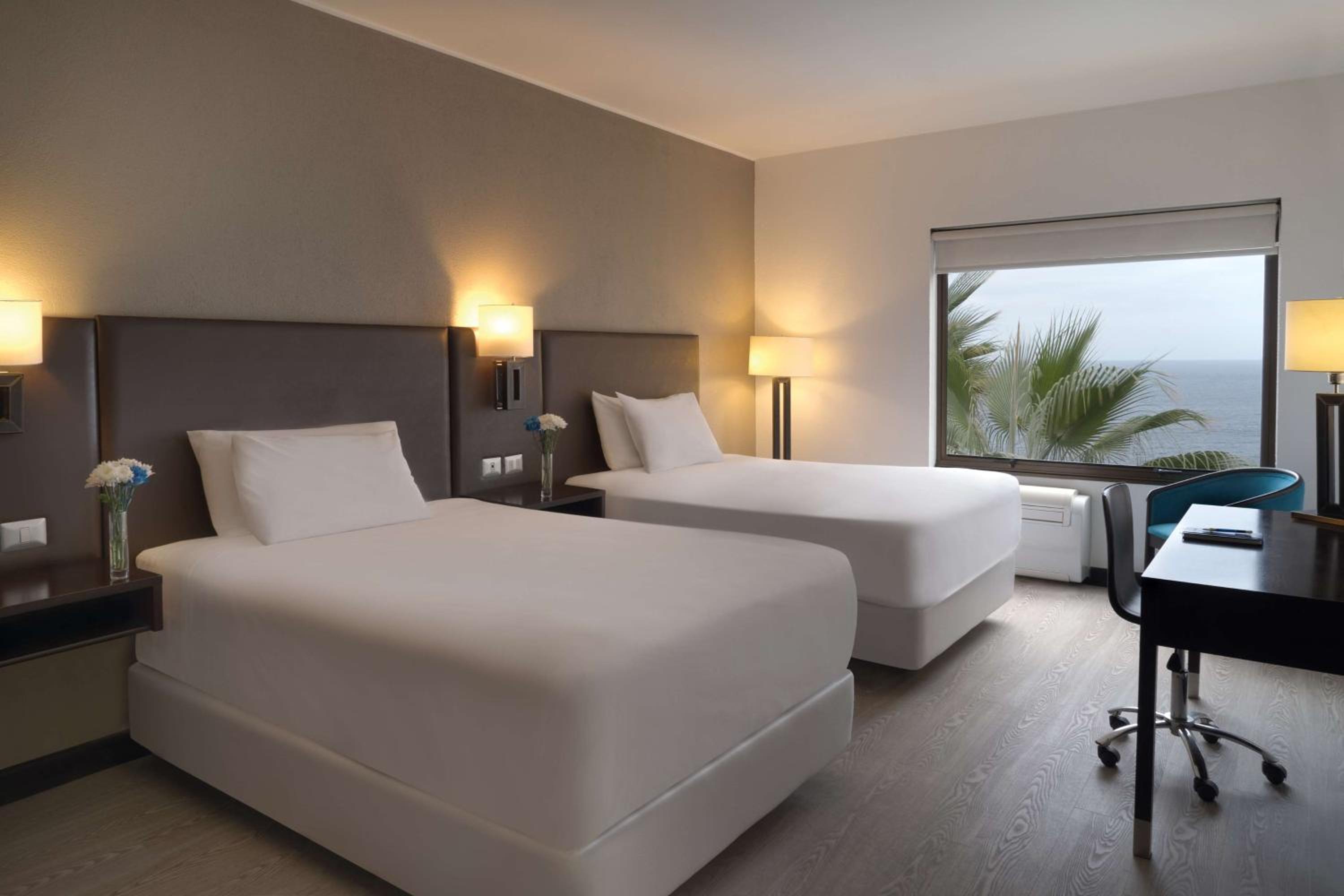 Standard Double or Twin Room with View - Photo 1