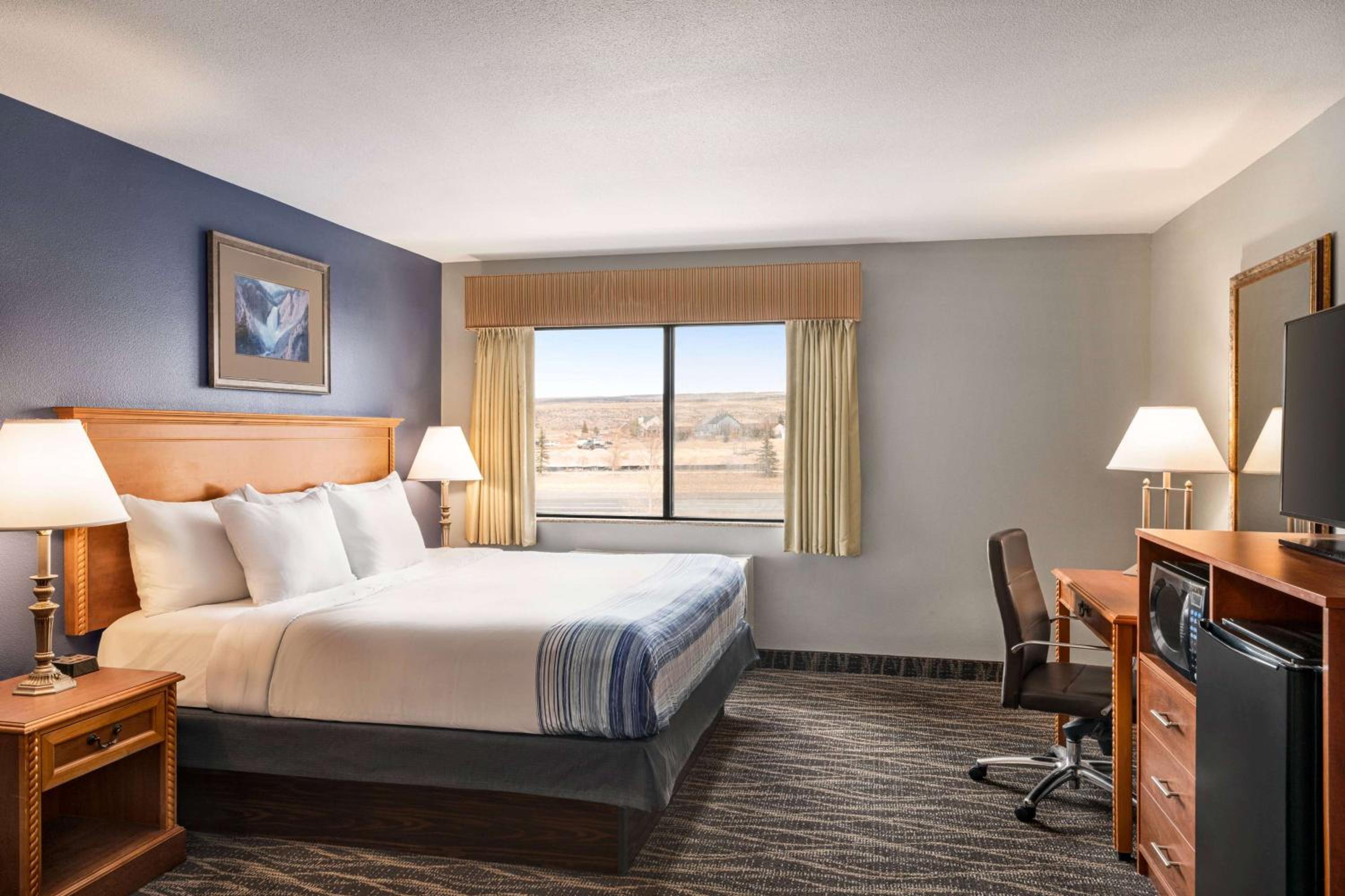 King Room - Non-Smoking/Pet Friendly photo 1