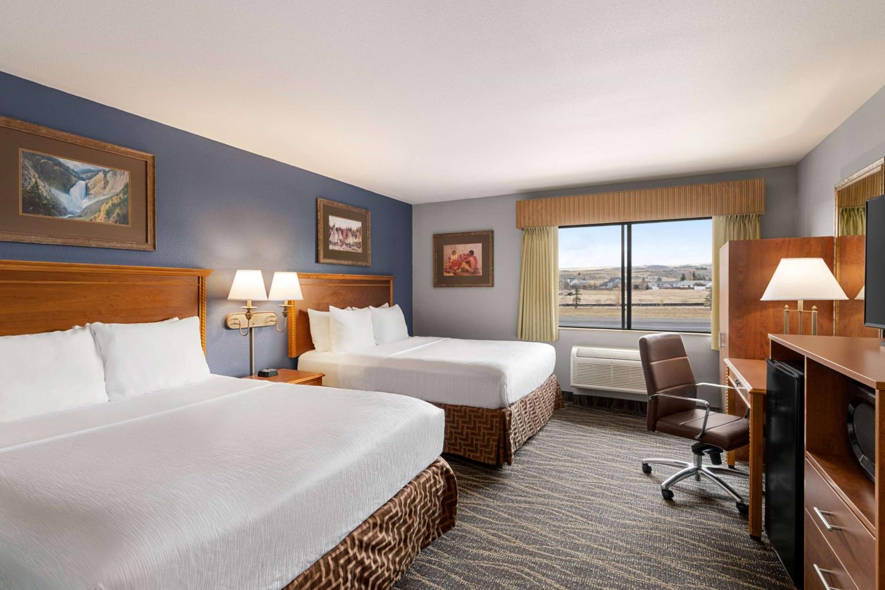 Queen Room with Two Queen Beds - Non-Smoking/Pet Friendly photo 1