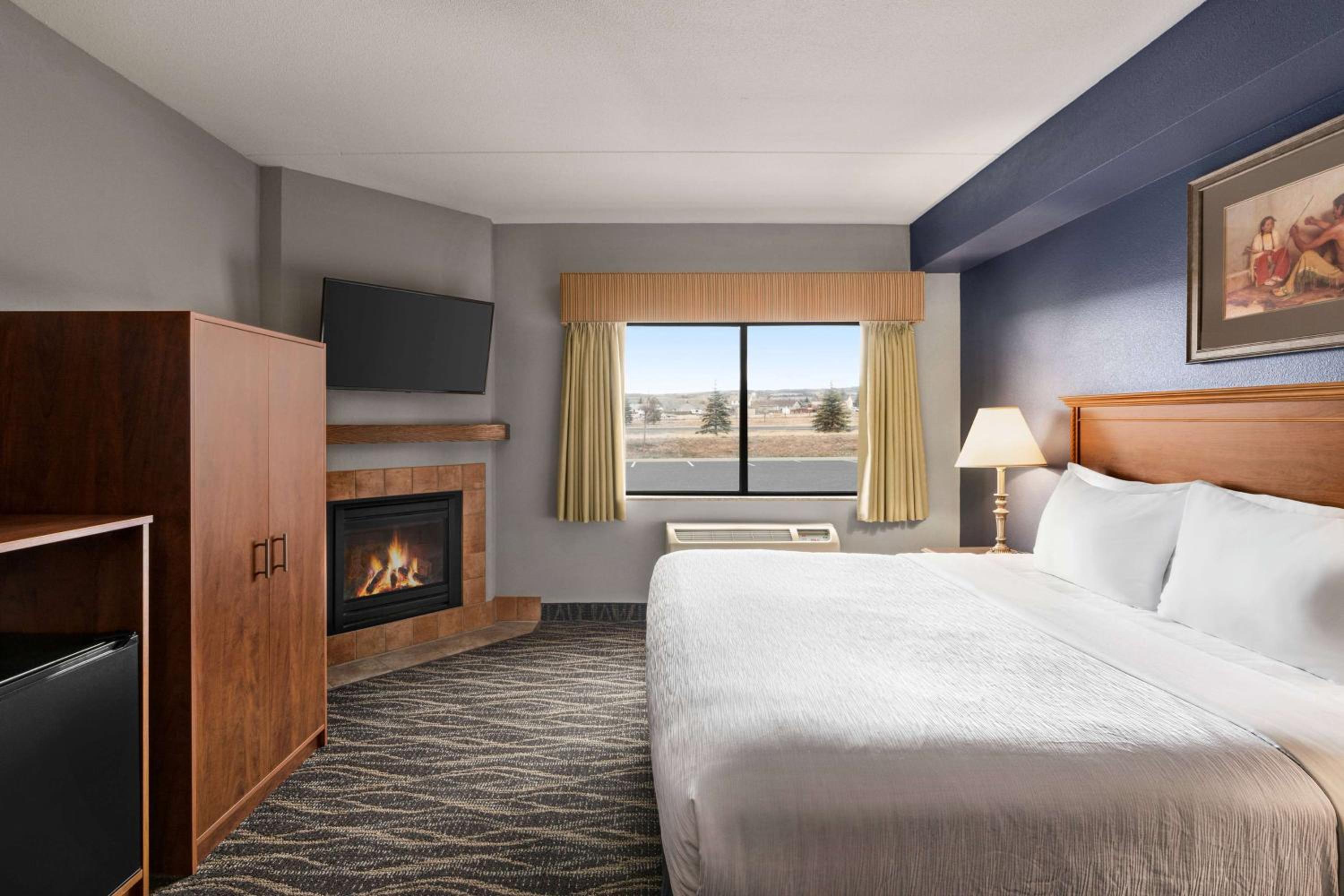 Deluxe One-Bedroom King Suite - Non-Smoking photo 1