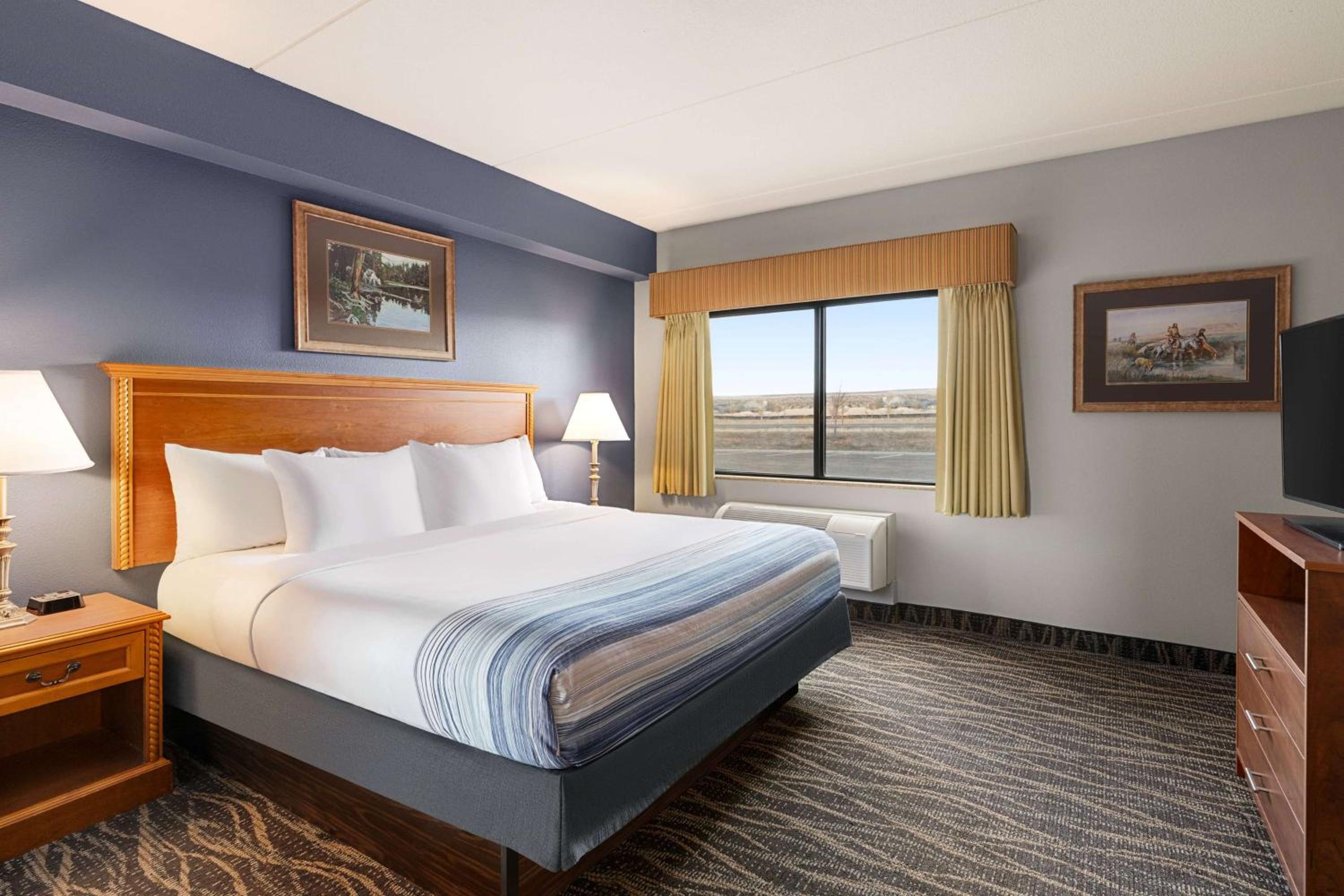 Deluxe King Room - Non-Smoking photo 1