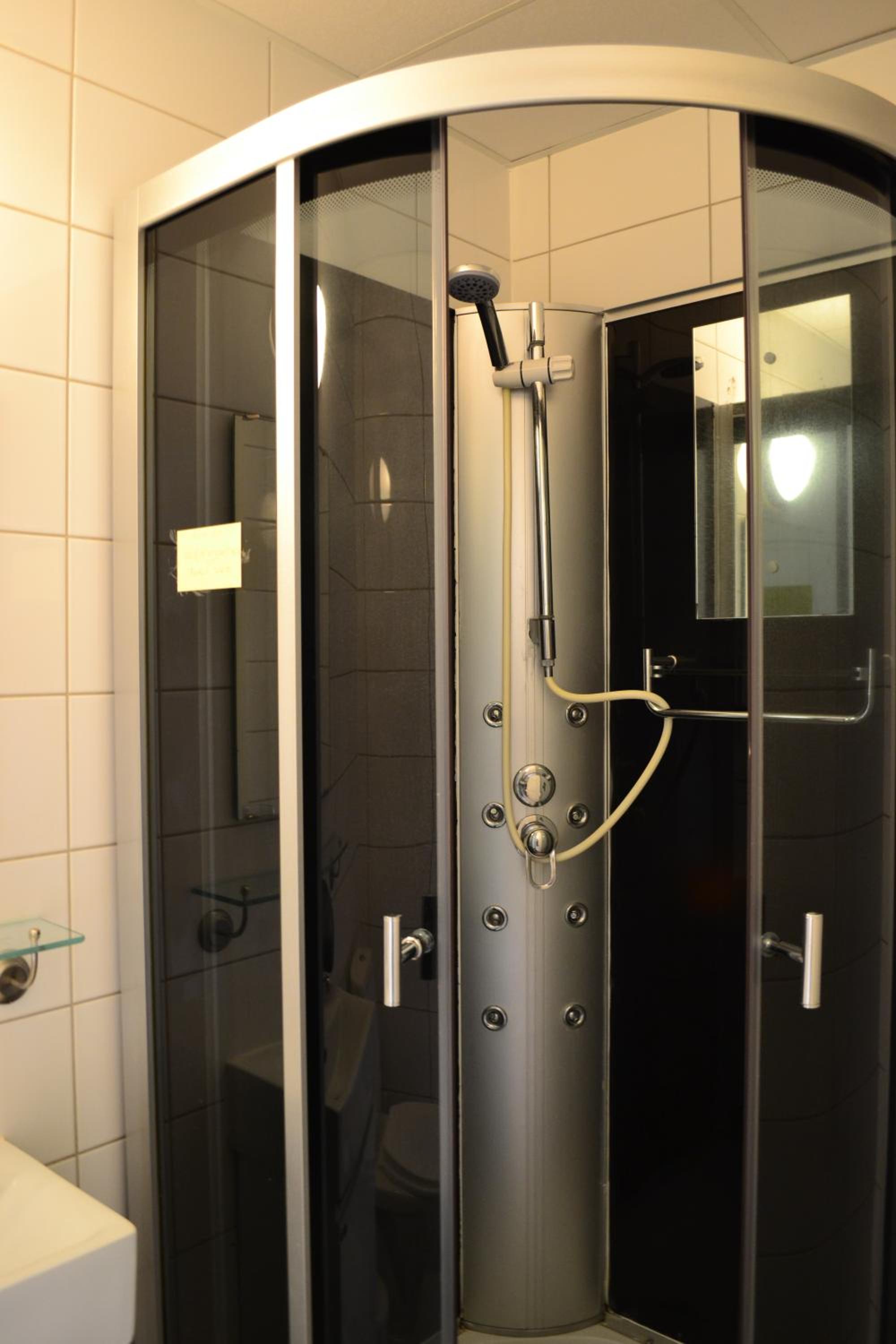 Double or Twin Room - Photo 6