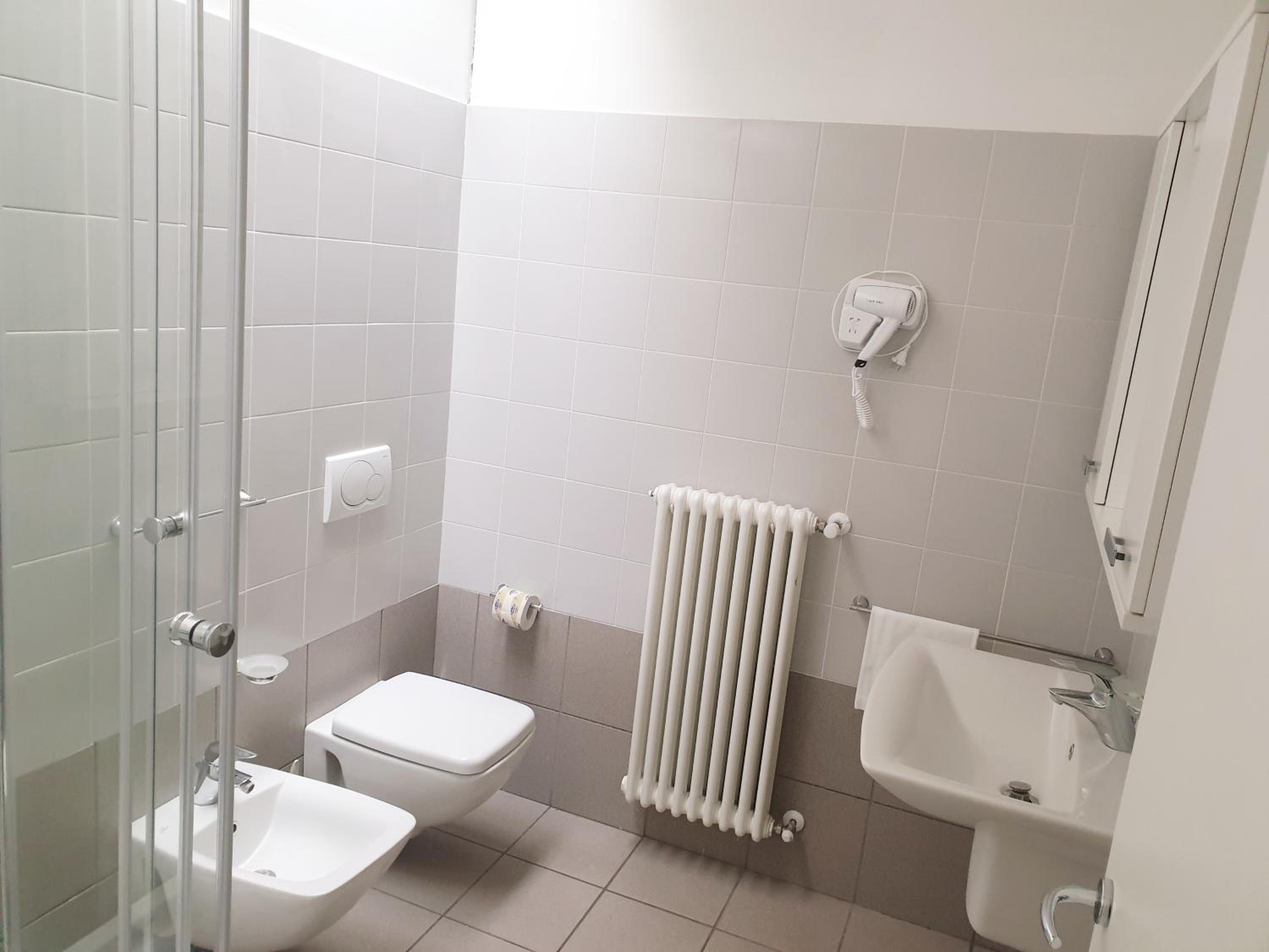 One-Bedroom Apartment - Photo 3