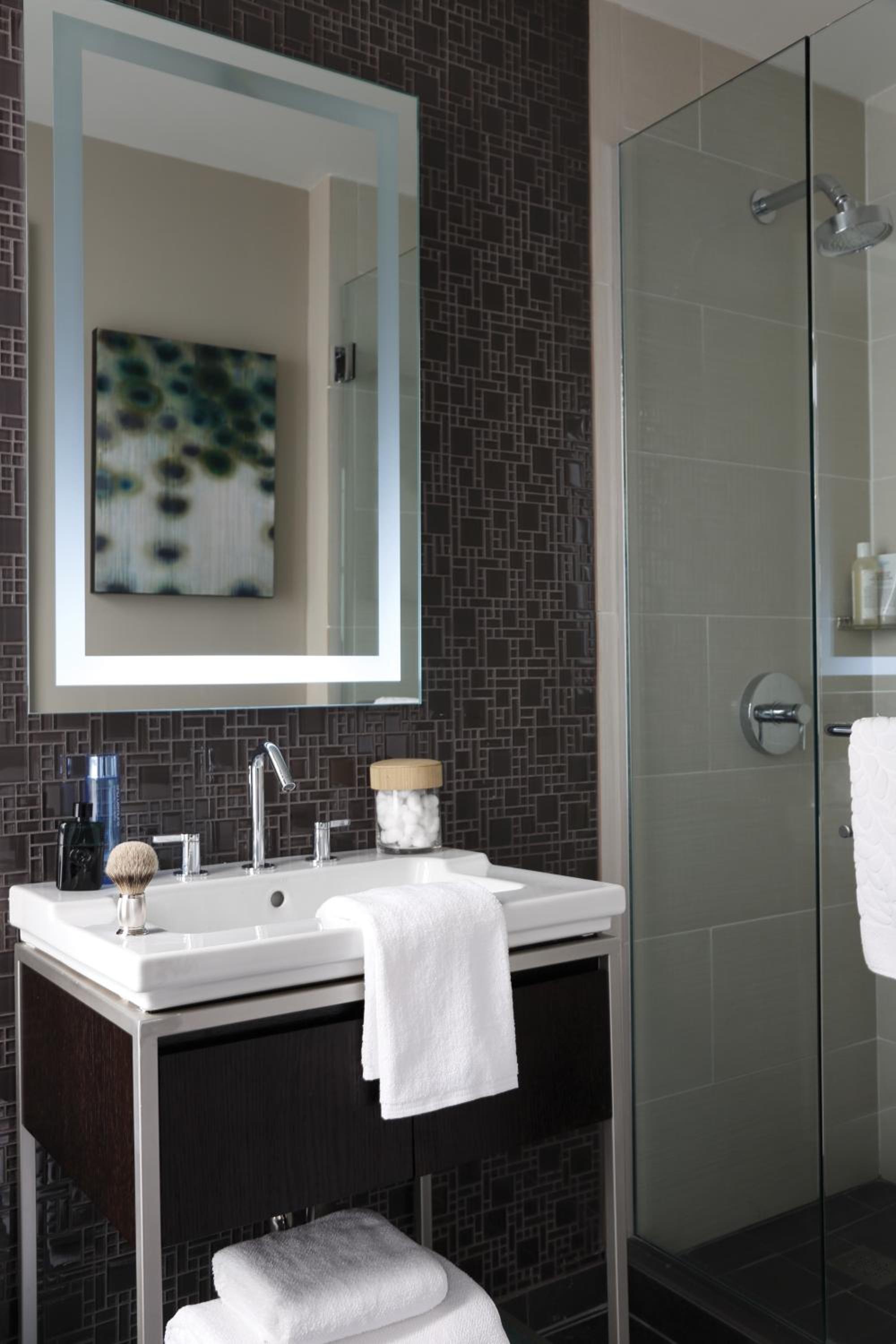 Deluxe King Room - Photo 5