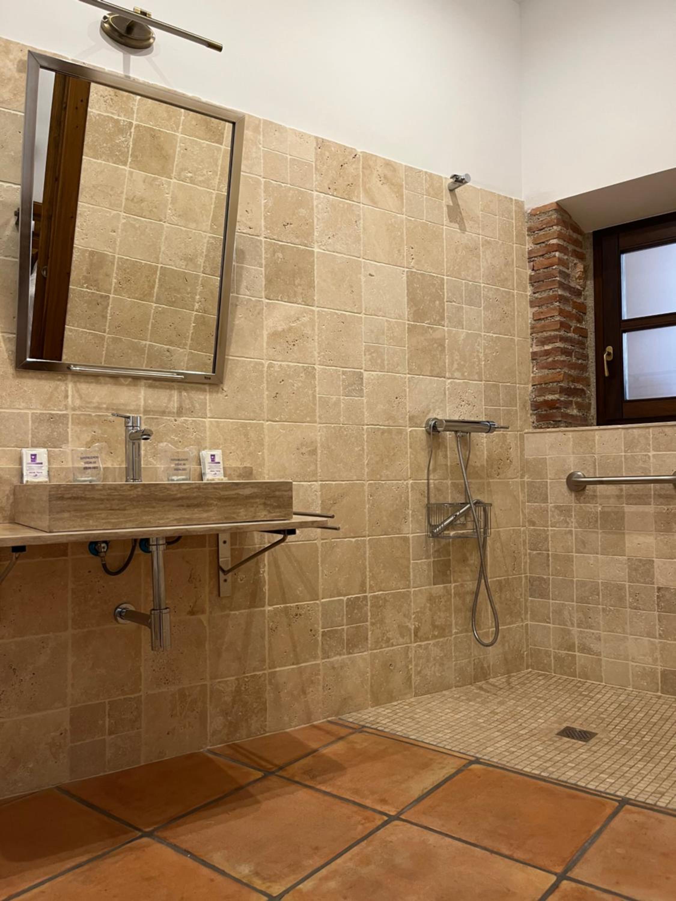 Double Room with Private Bathroom photo 3