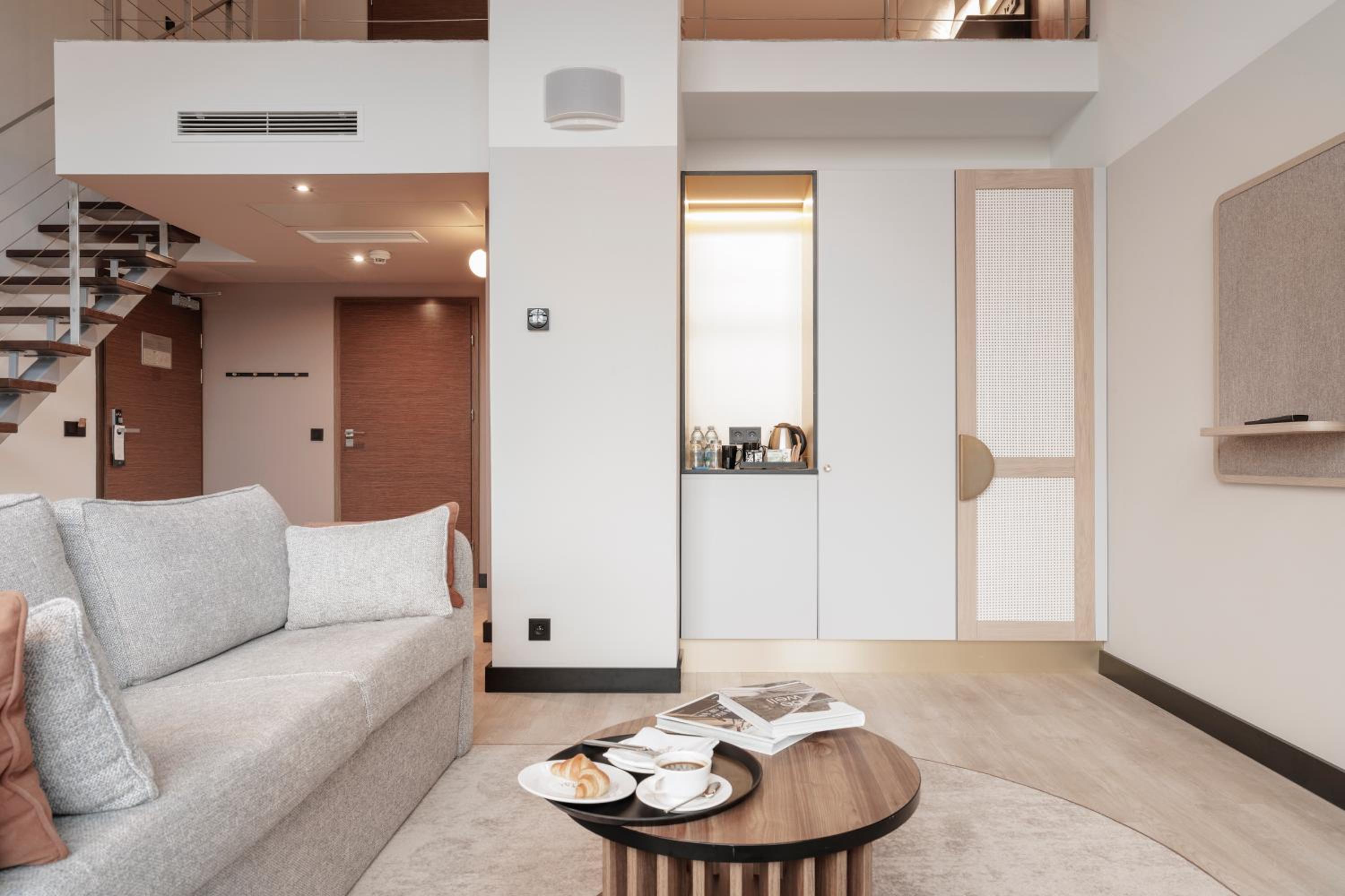 Two-Bedroom Premium Queen Suite with Sofa Bed and Mezzanine, photo 6