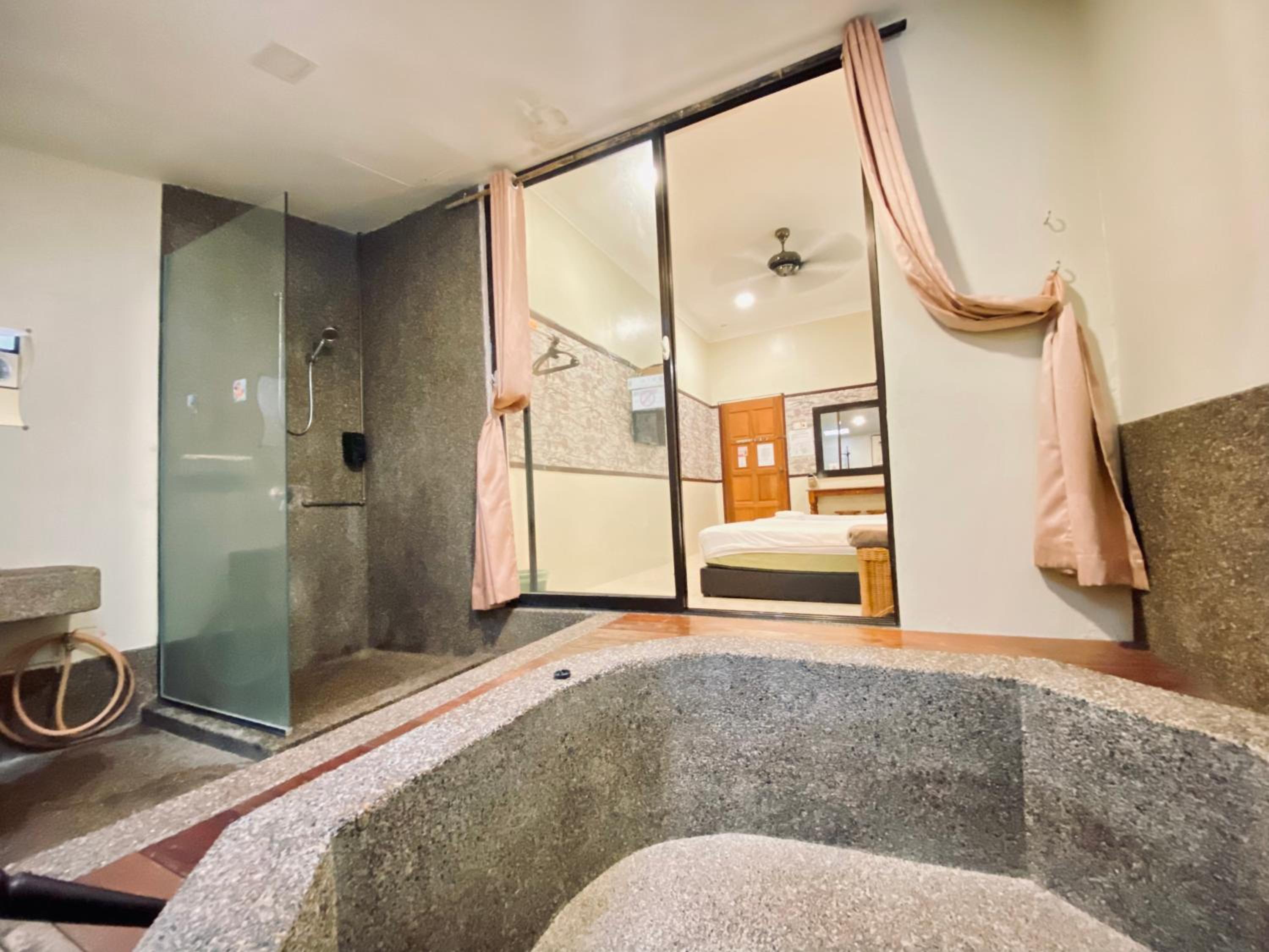 Triple Room with Private Bathroom - Photo 3