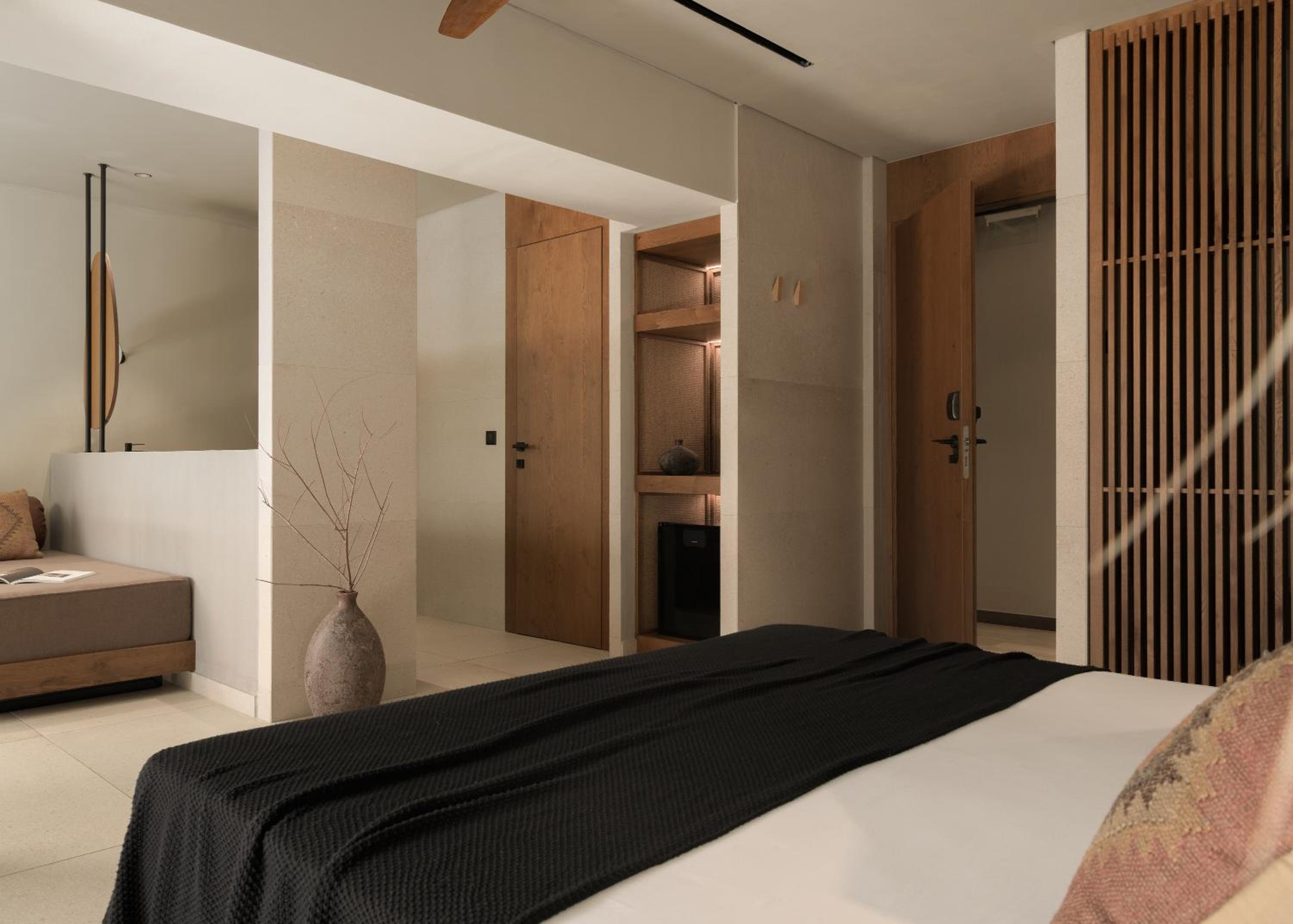 Suite - Photo 11