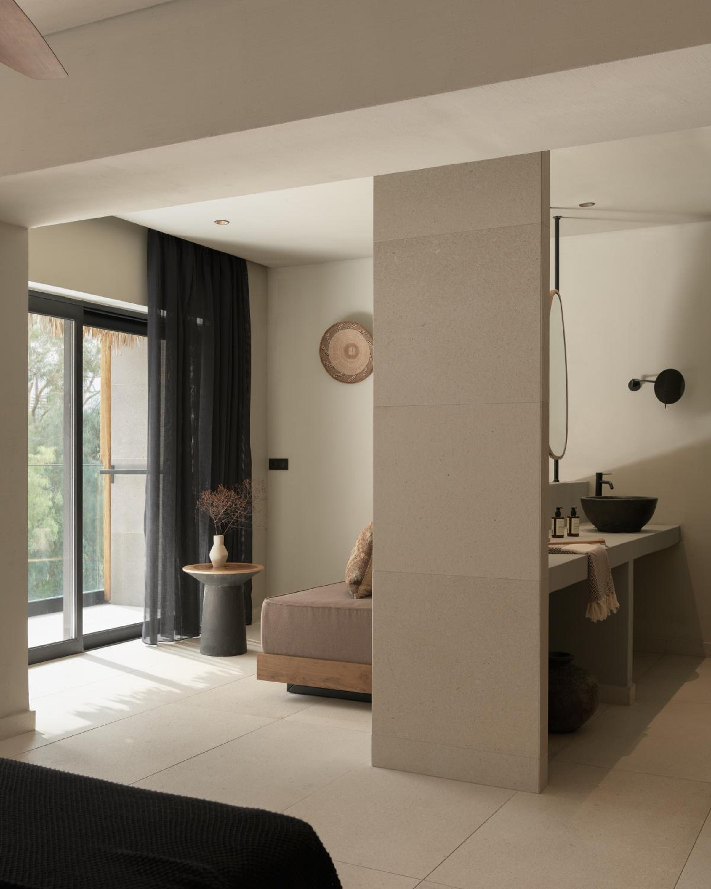 Suite - Photo 8