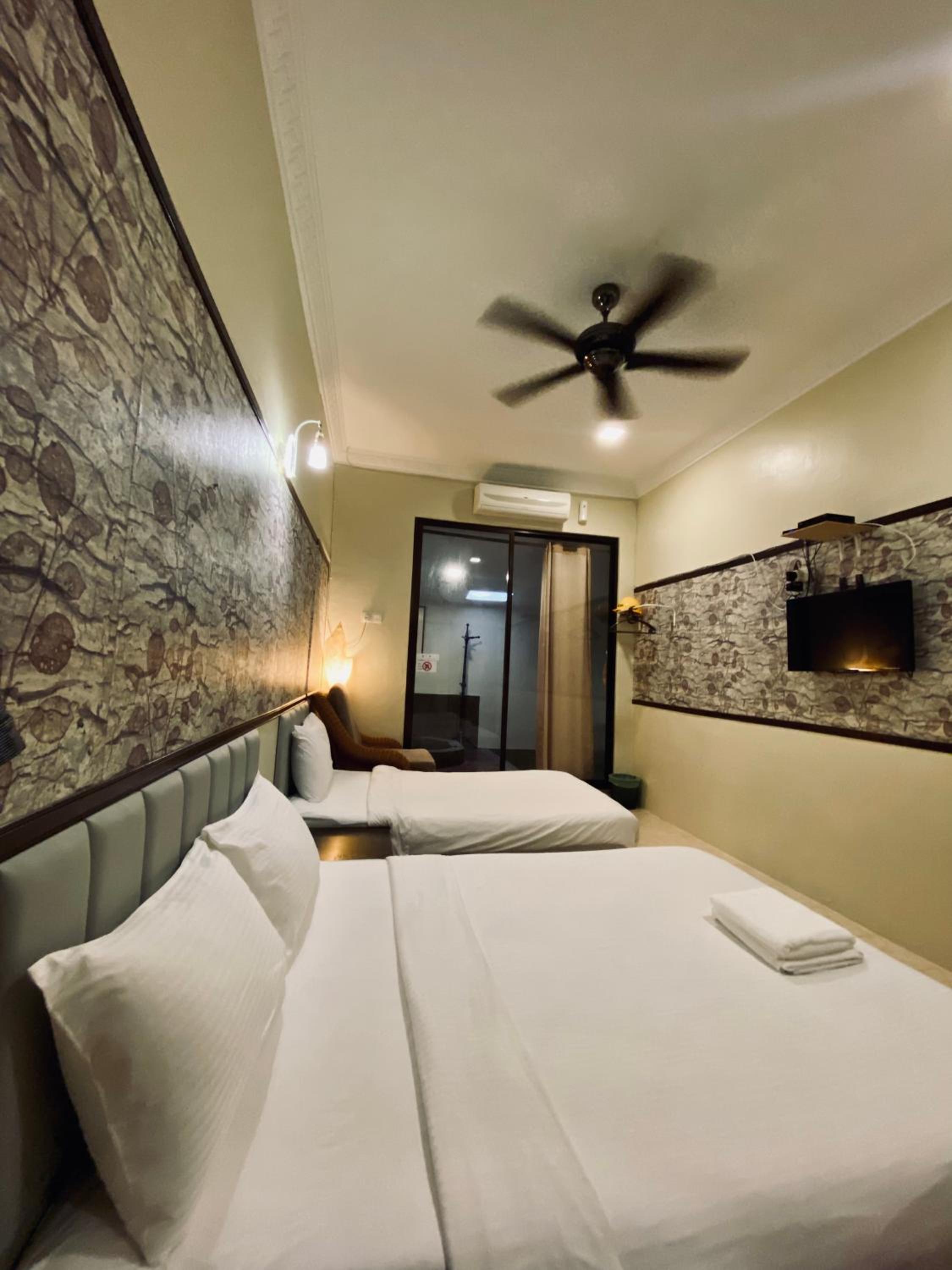 Triple Room with Private Bathroom - Photo 5