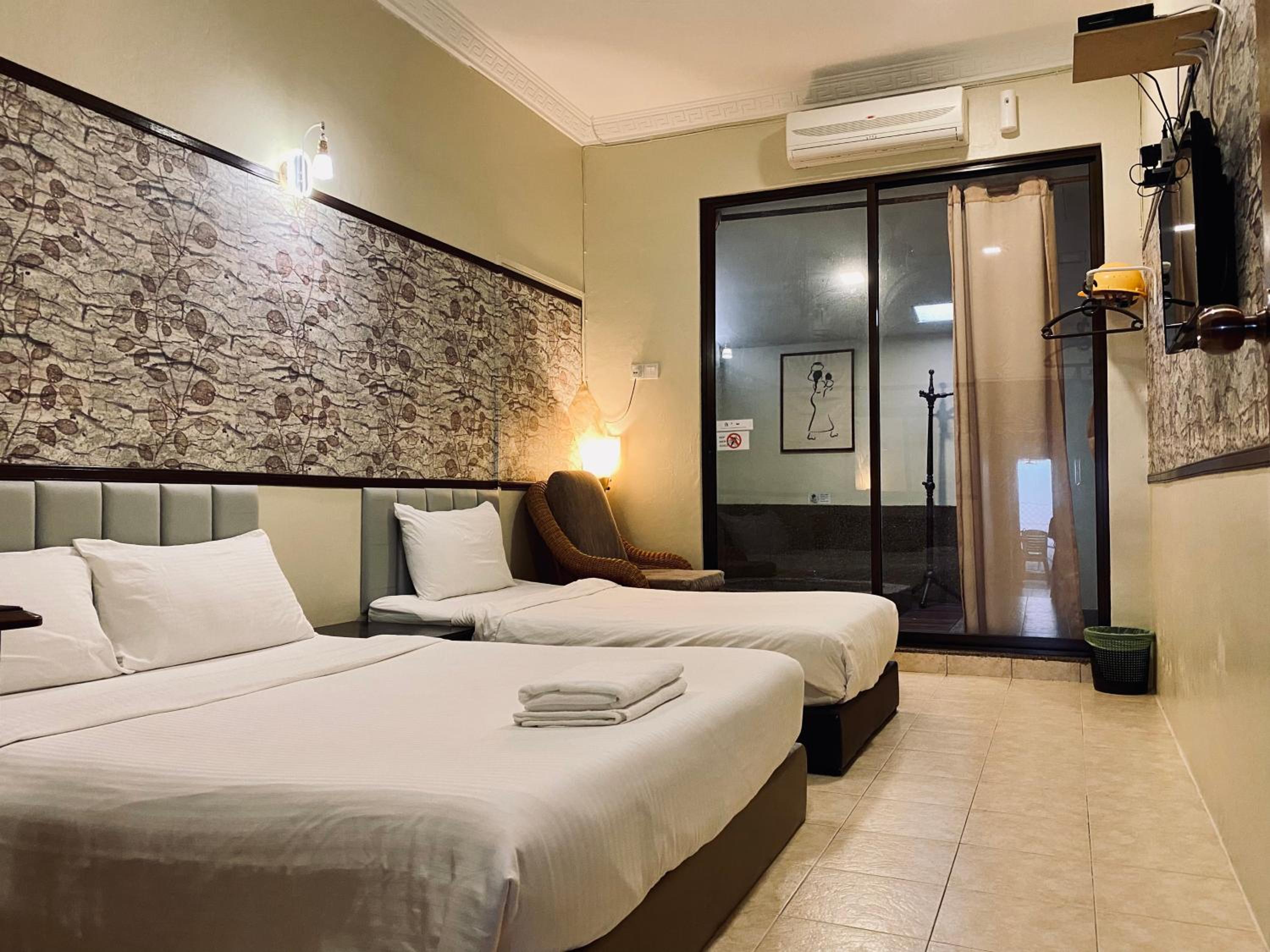 Triple Room with Private Bathroom - Photo 1