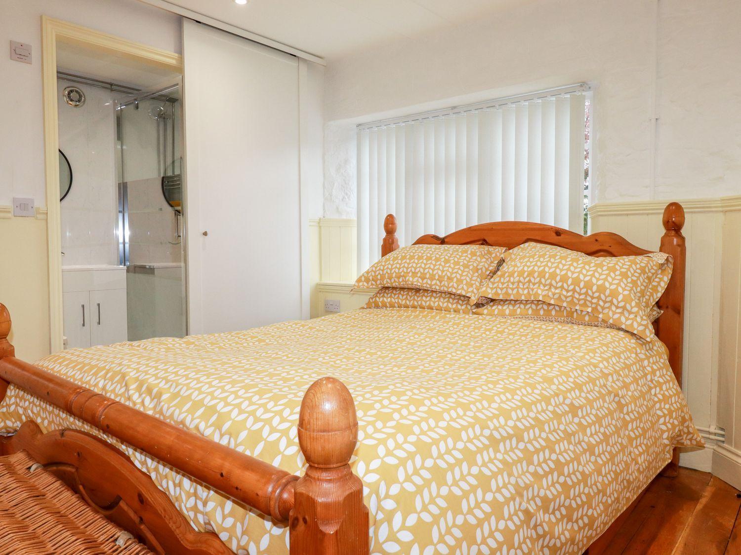 King Studio with Sofa Bed