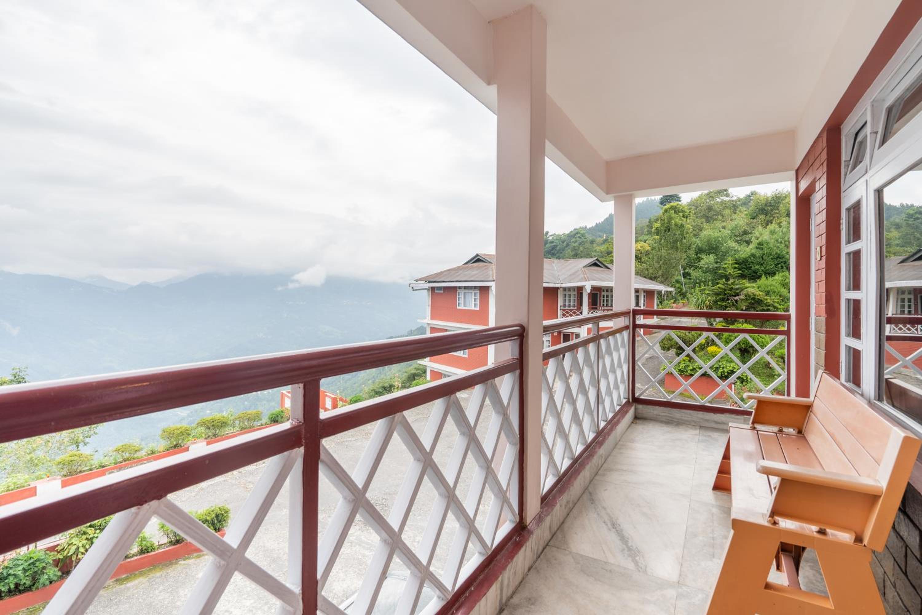 Deluxe Room with Private Balcony  - Photo 3