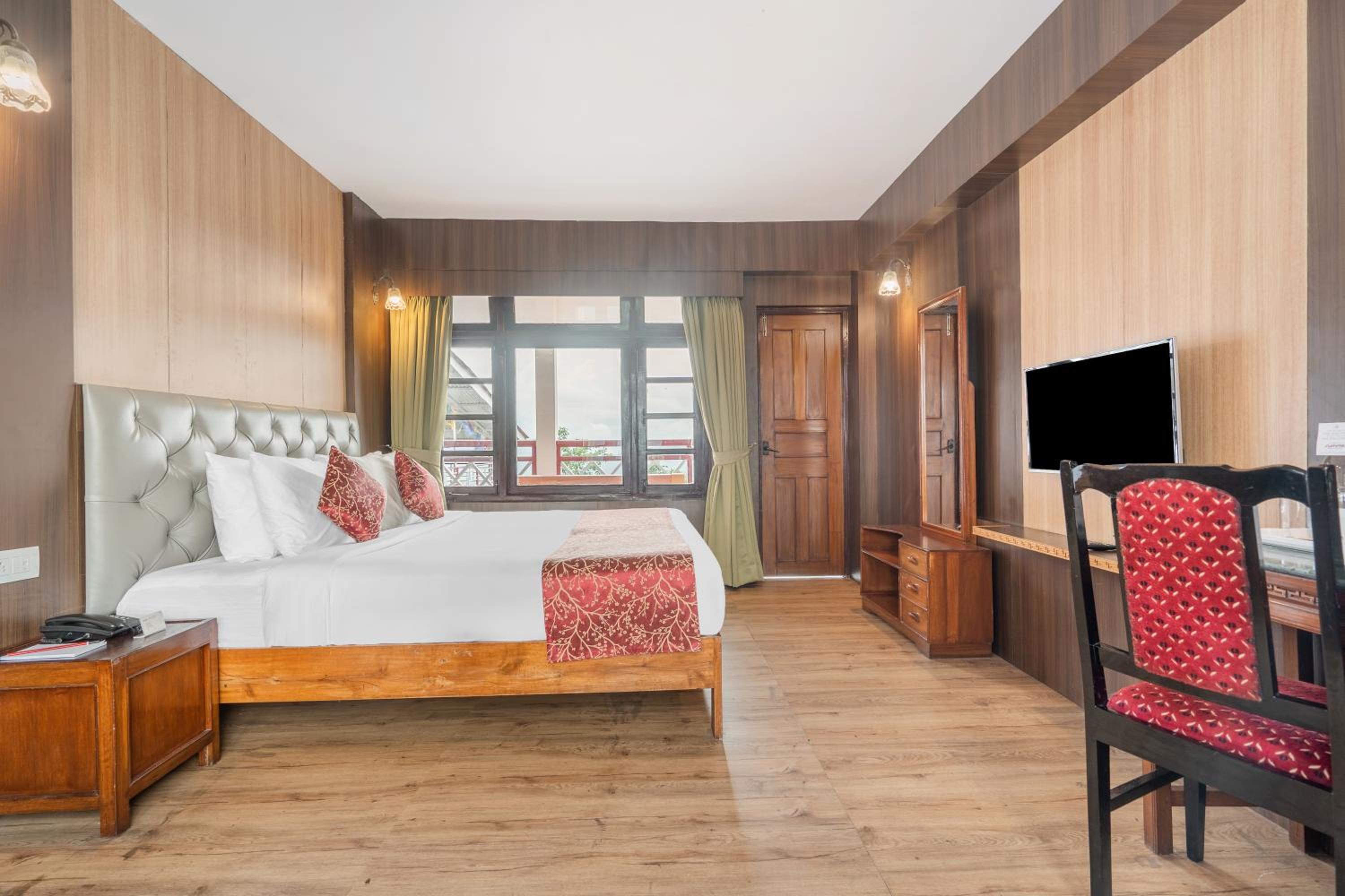 Deluxe Room with Private Balcony  - Photo 1