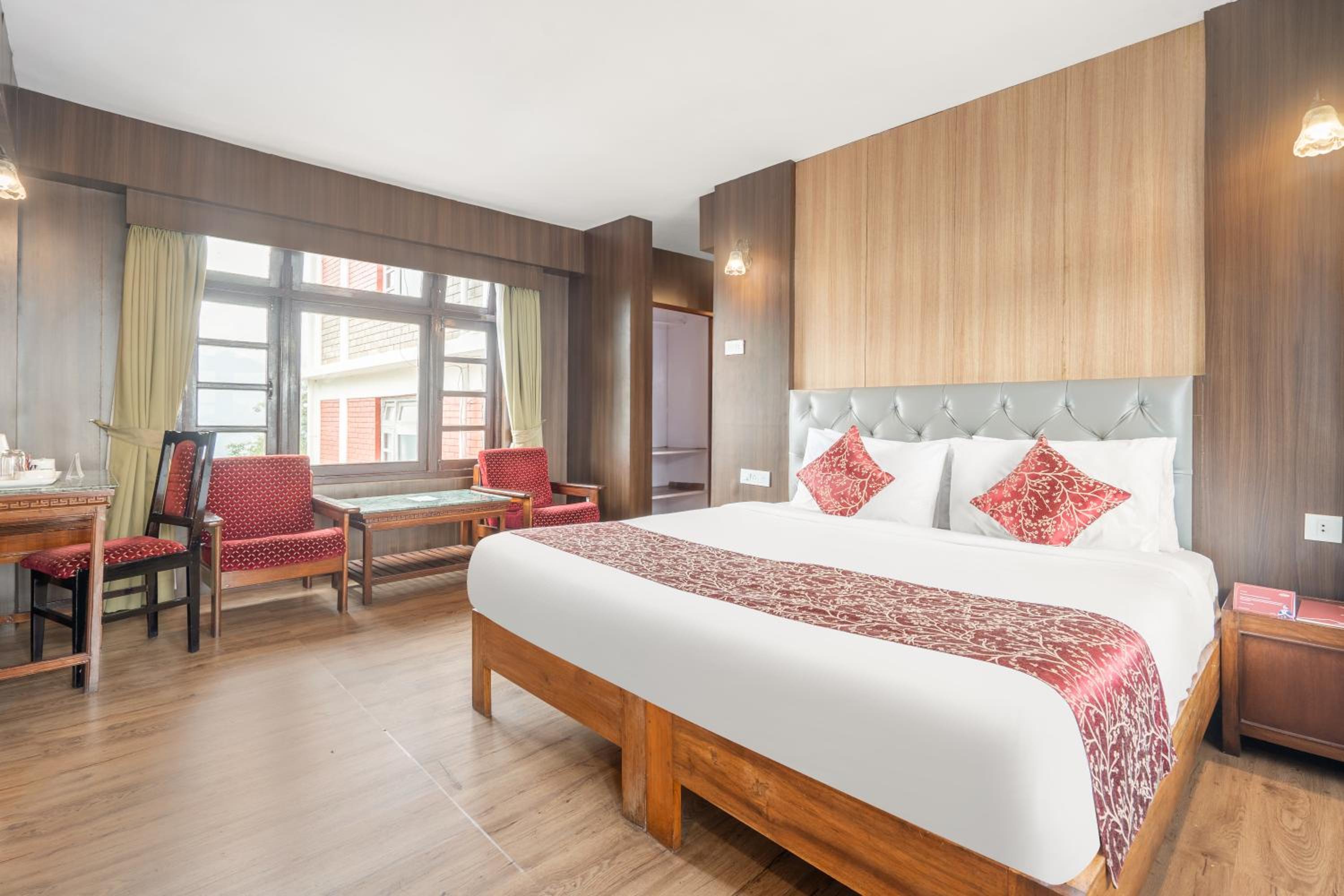Deluxe Room with Private Balcony  - Photo 7