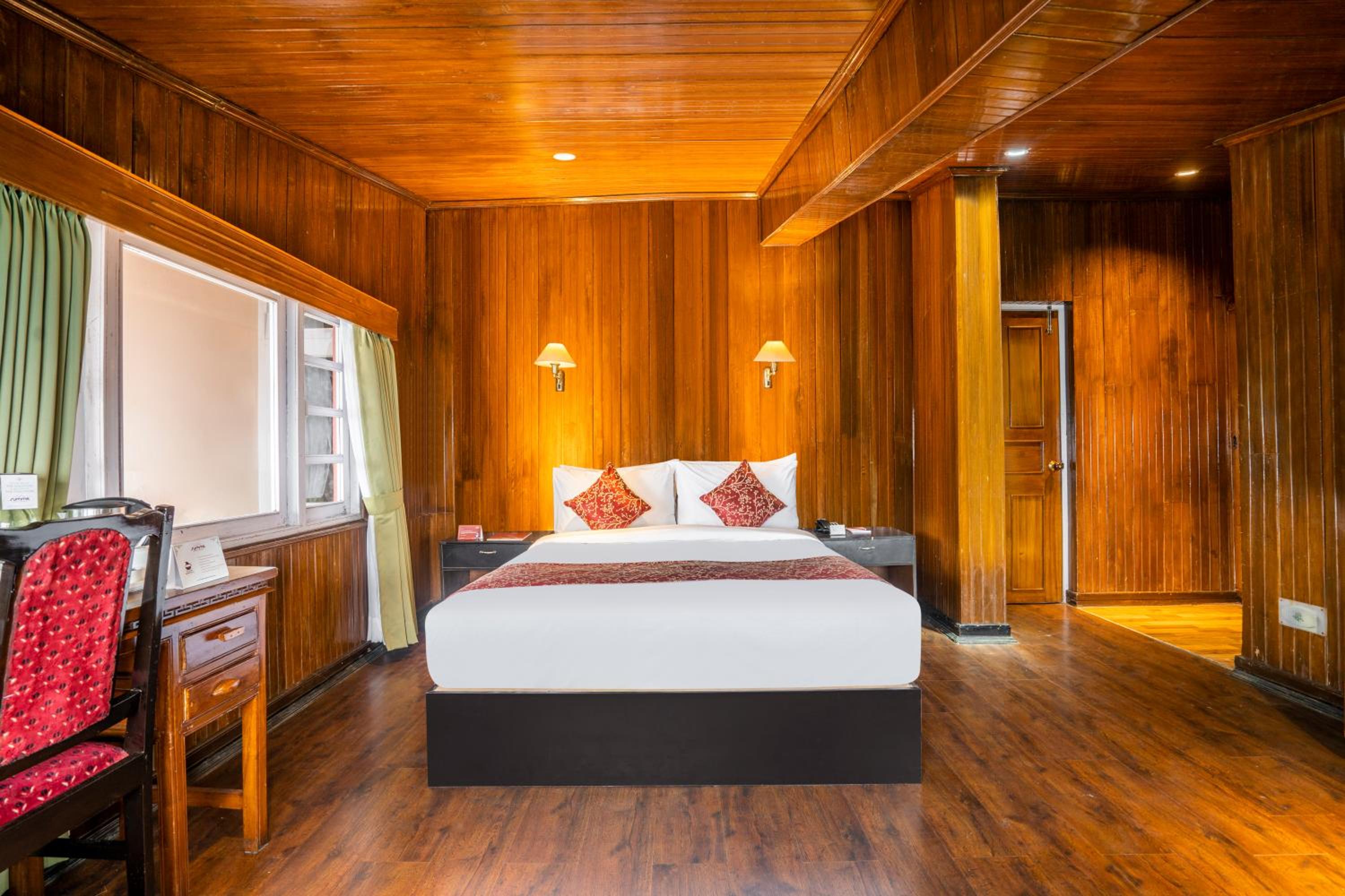 Deluxe Room with Private Balcony  - Photo 5