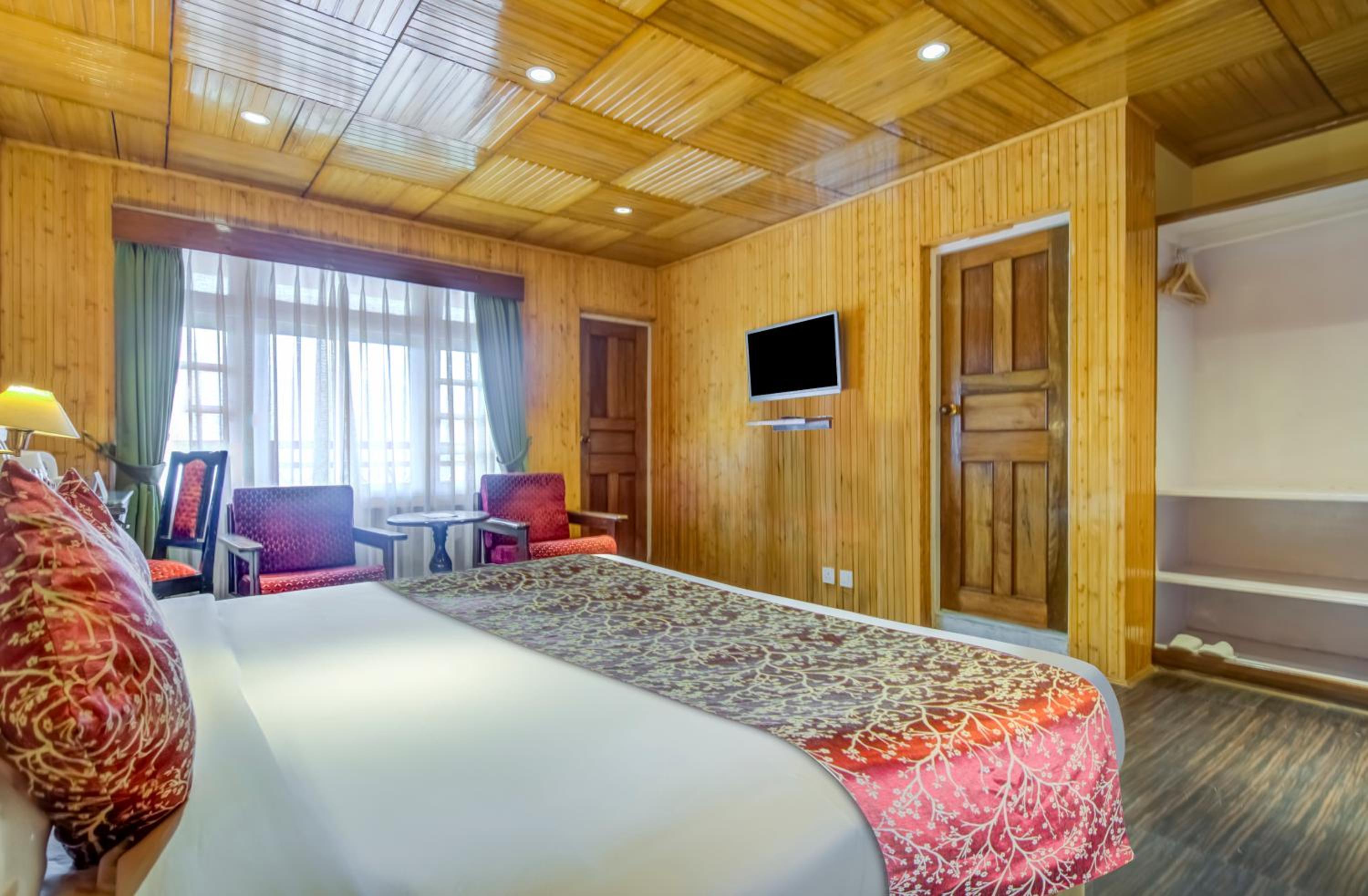 Deluxe Room with Private Balcony  - Photo 6