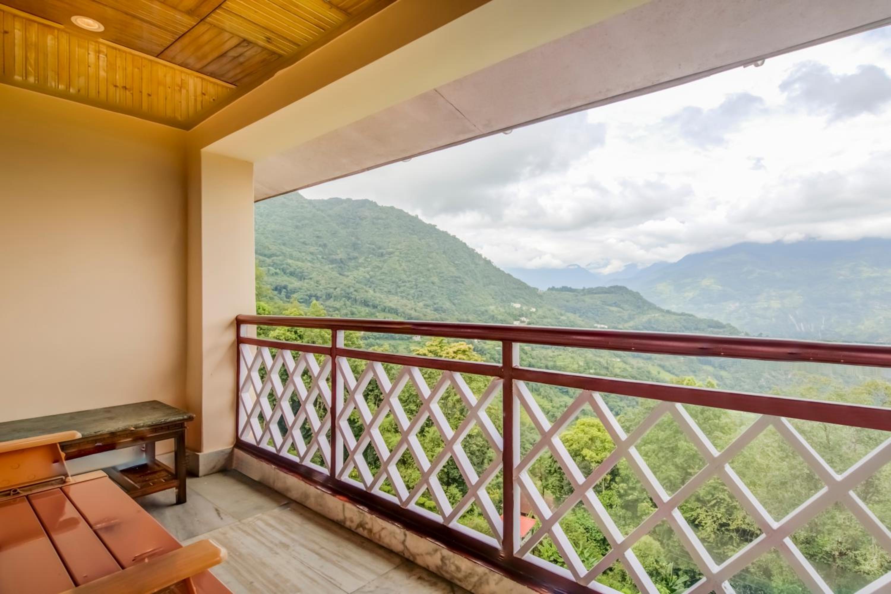 Deluxe Room with Private Balcony  - Photo 9