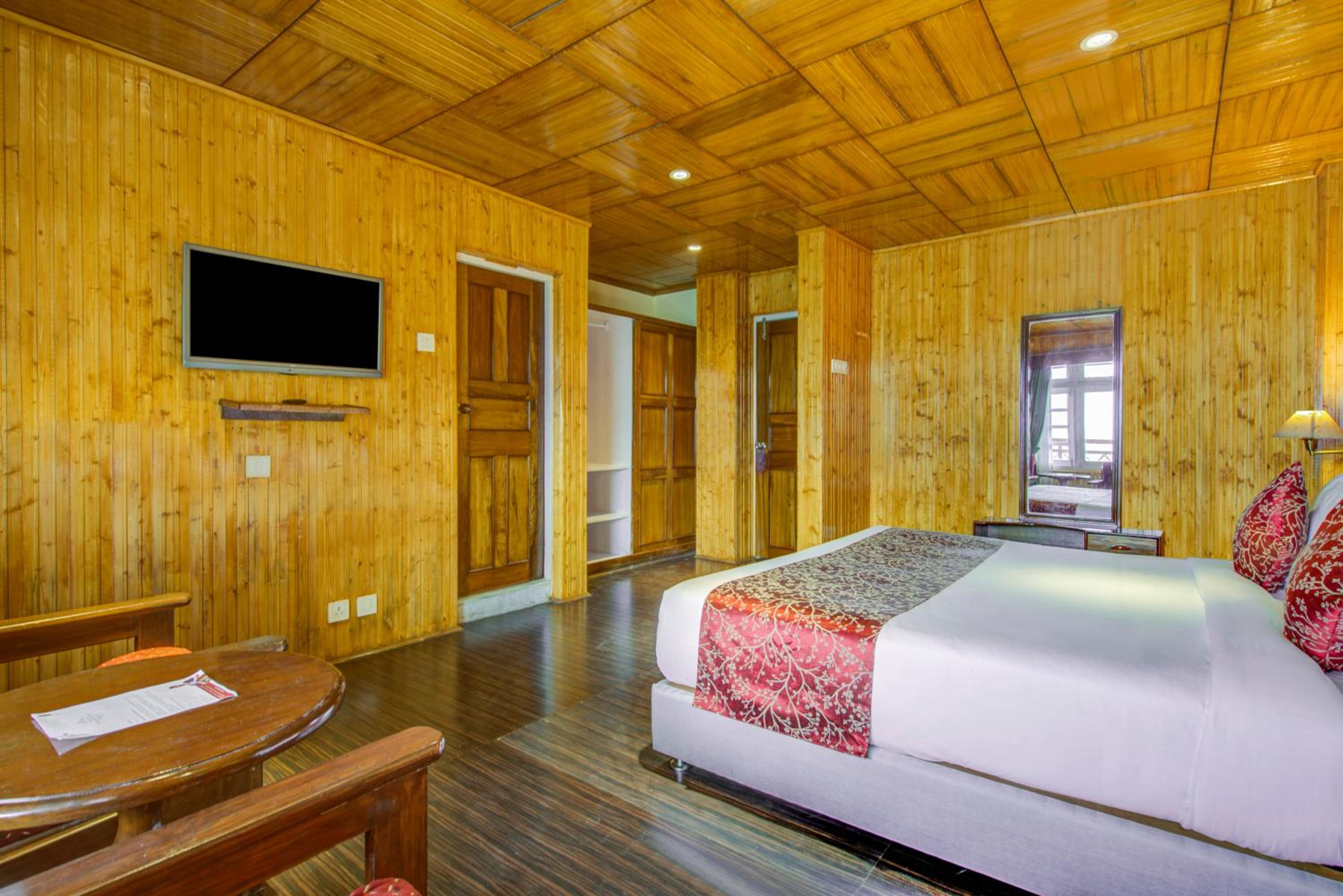 Deluxe Room with Private Balcony  - Photo 4
