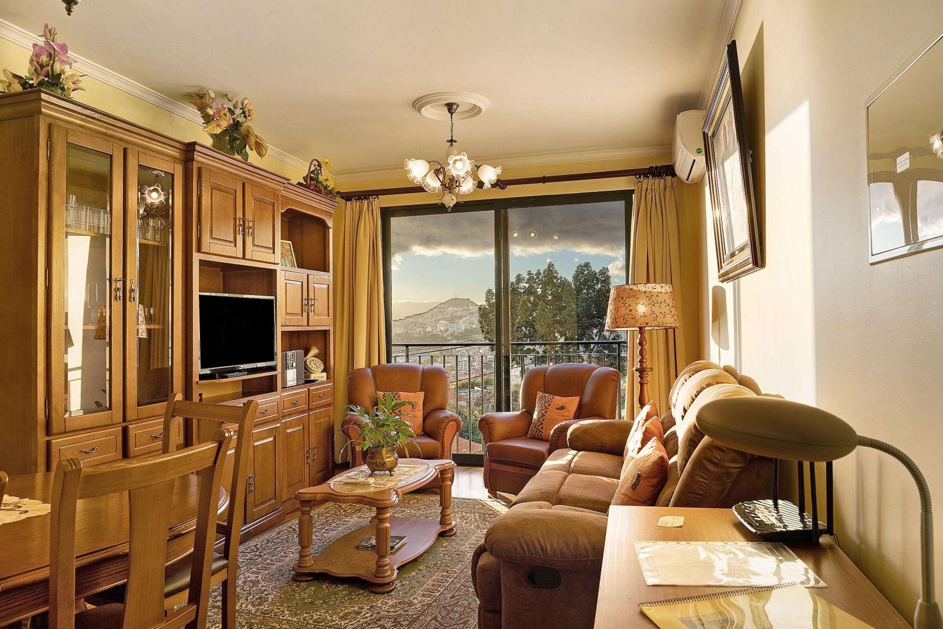 Two-Bedroom Deluxe Apartment with Ocean View