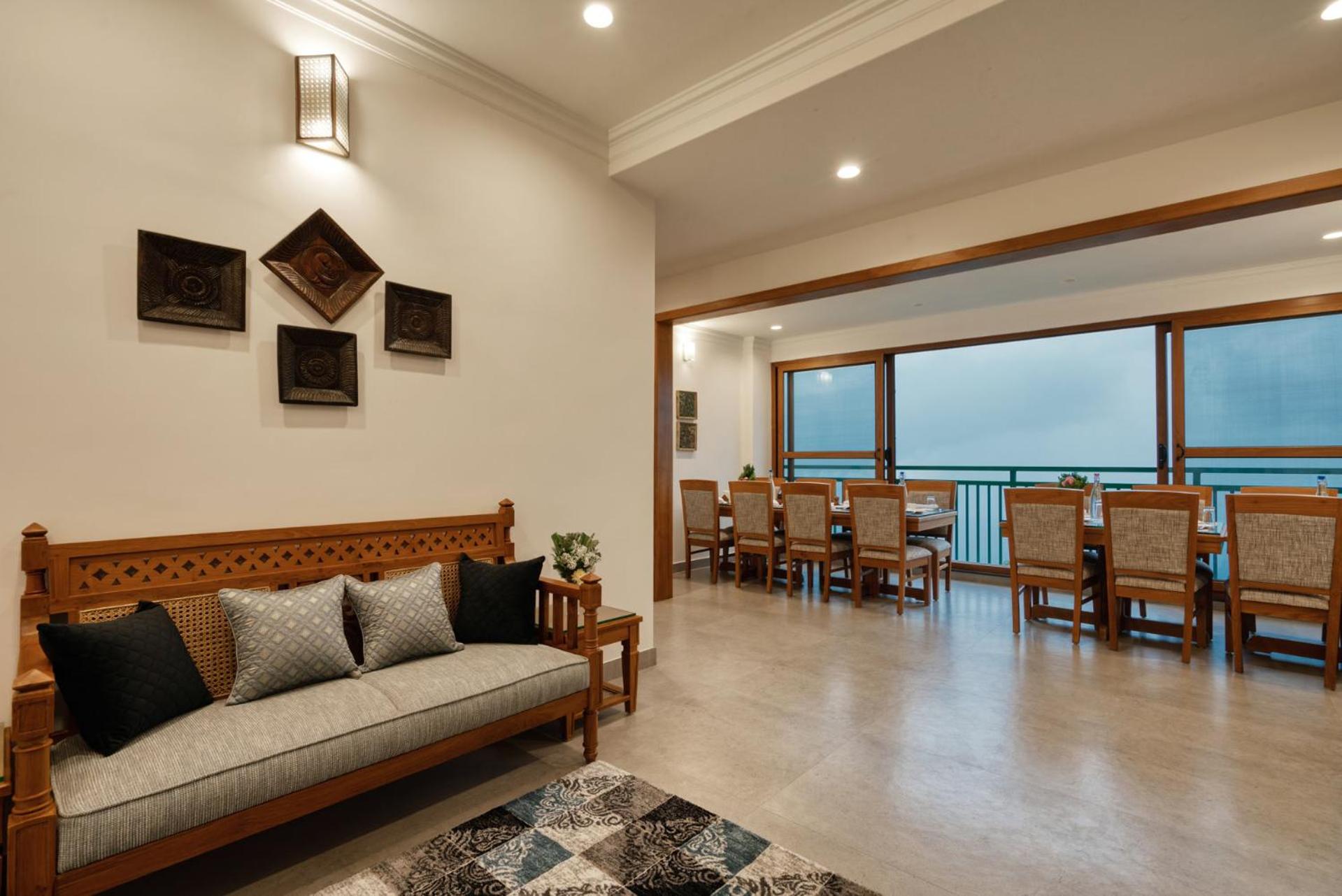Villa - Photo 1