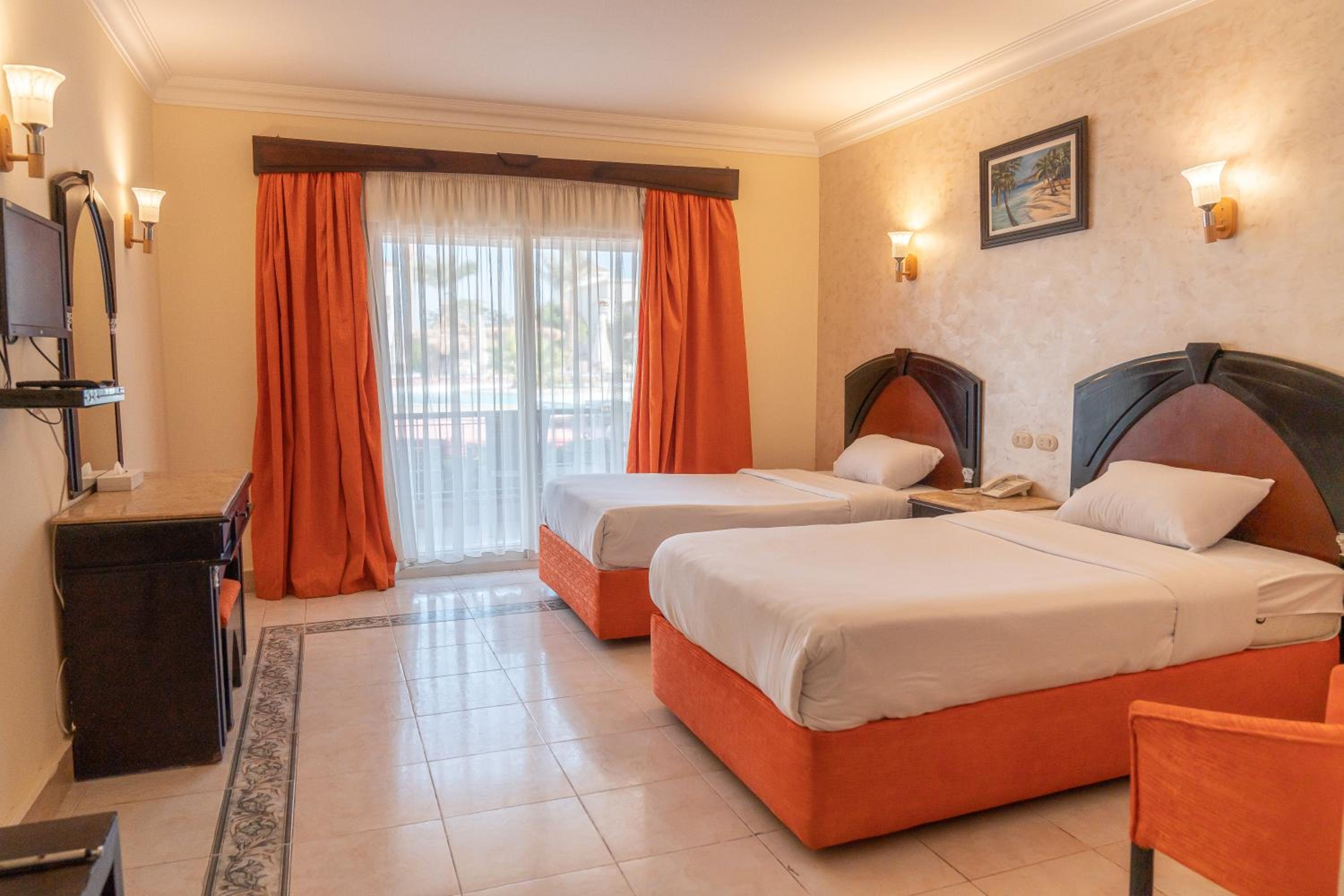 Standard Double or Twin Room - Photo 6