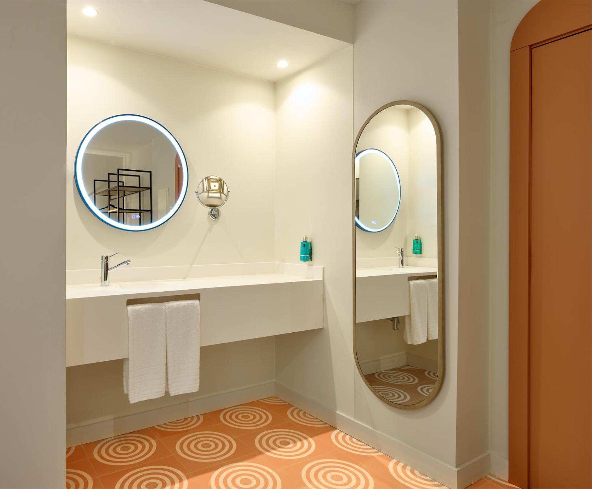 Standard Double or Twin Room - Photo 6