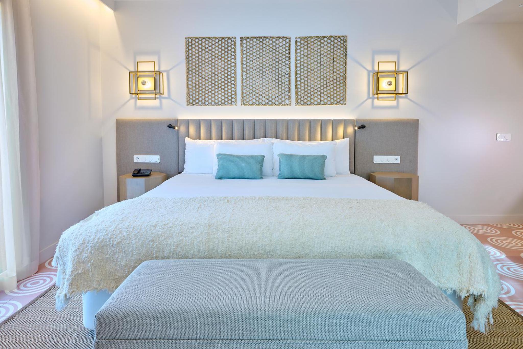 Deluxe Room - Photo 3