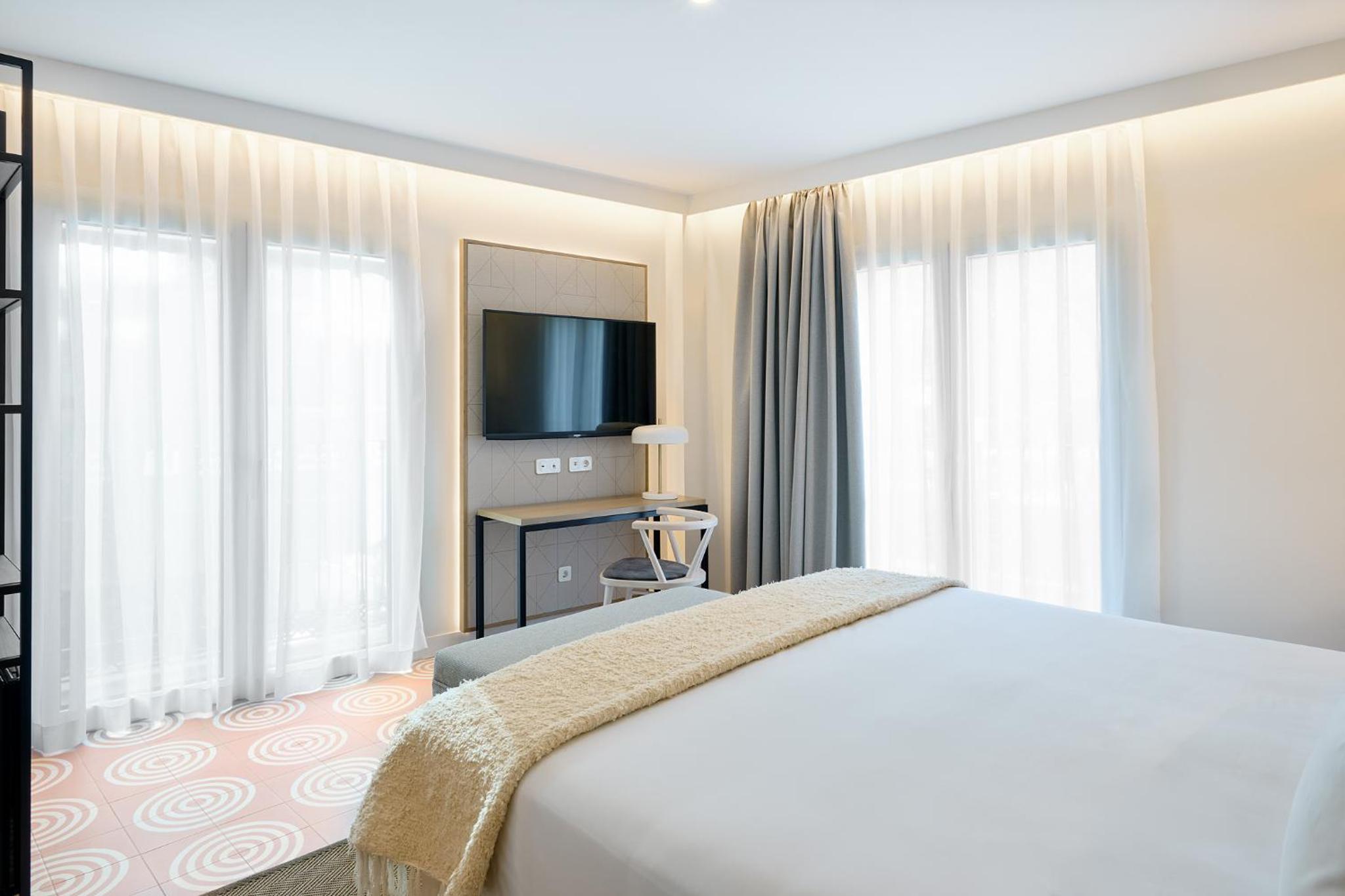 Standard Double or Twin Room - Photo 5