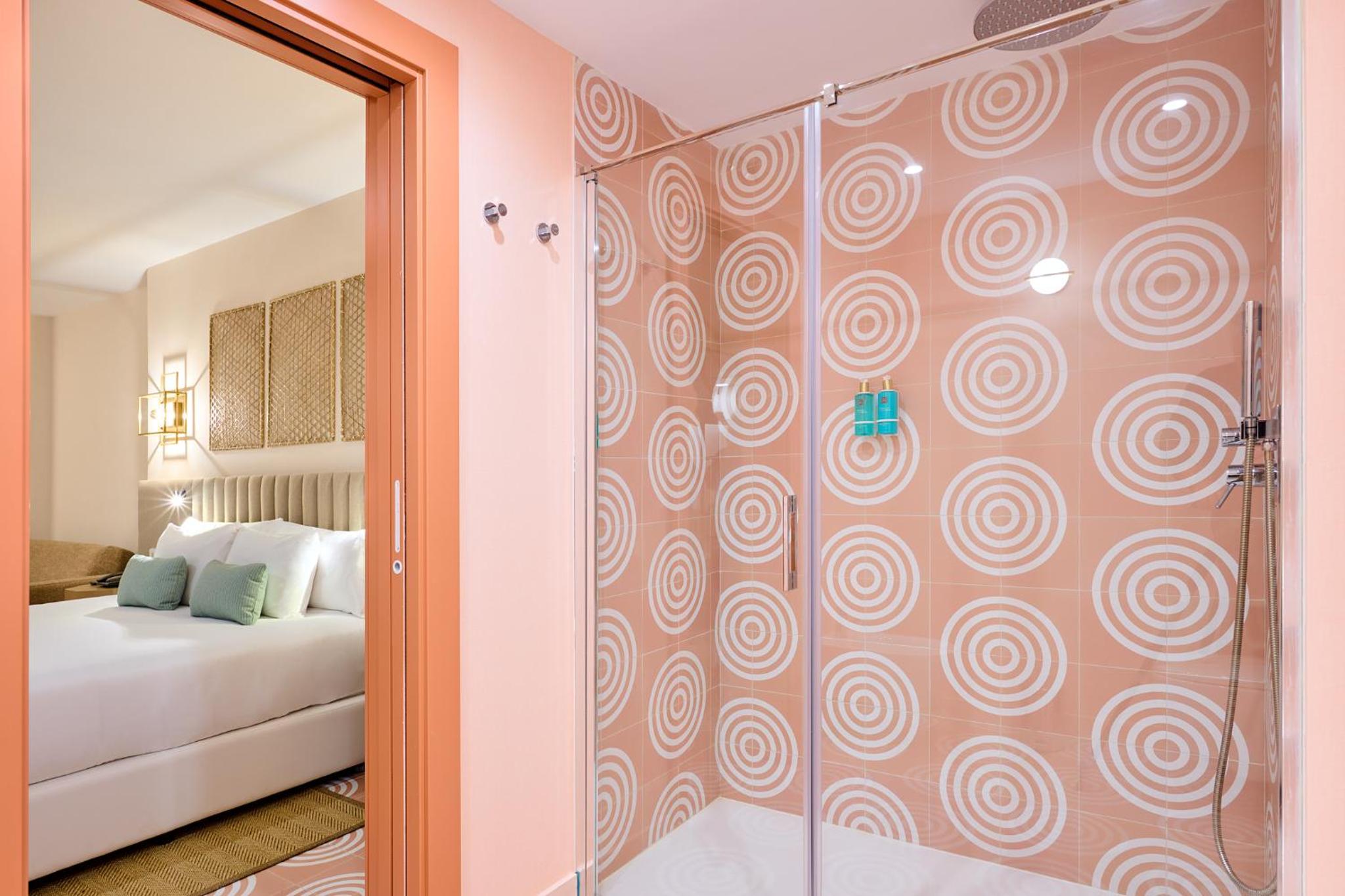 Deluxe Room - Photo 2