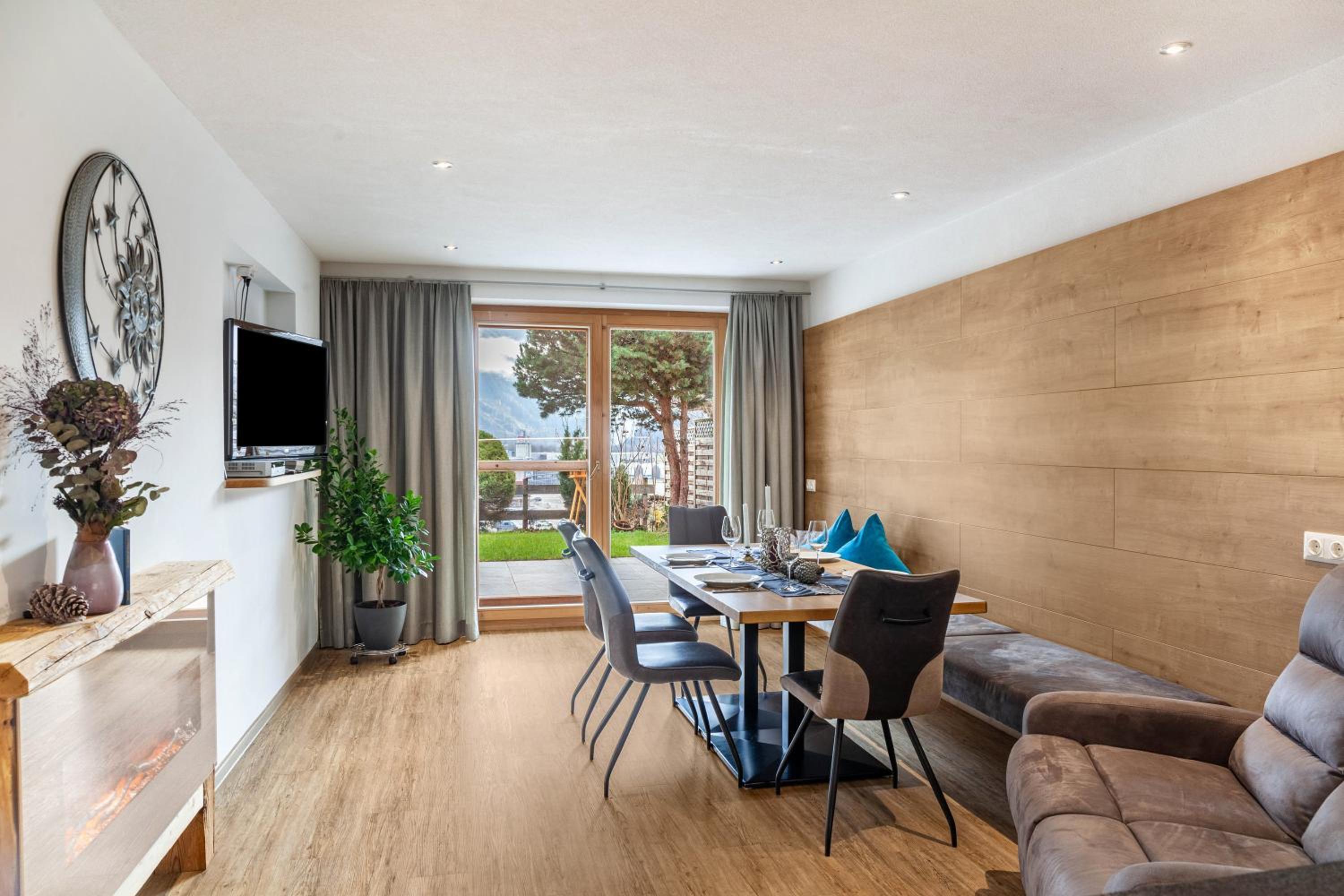 Three-Bedroom Apartment with Mountain View