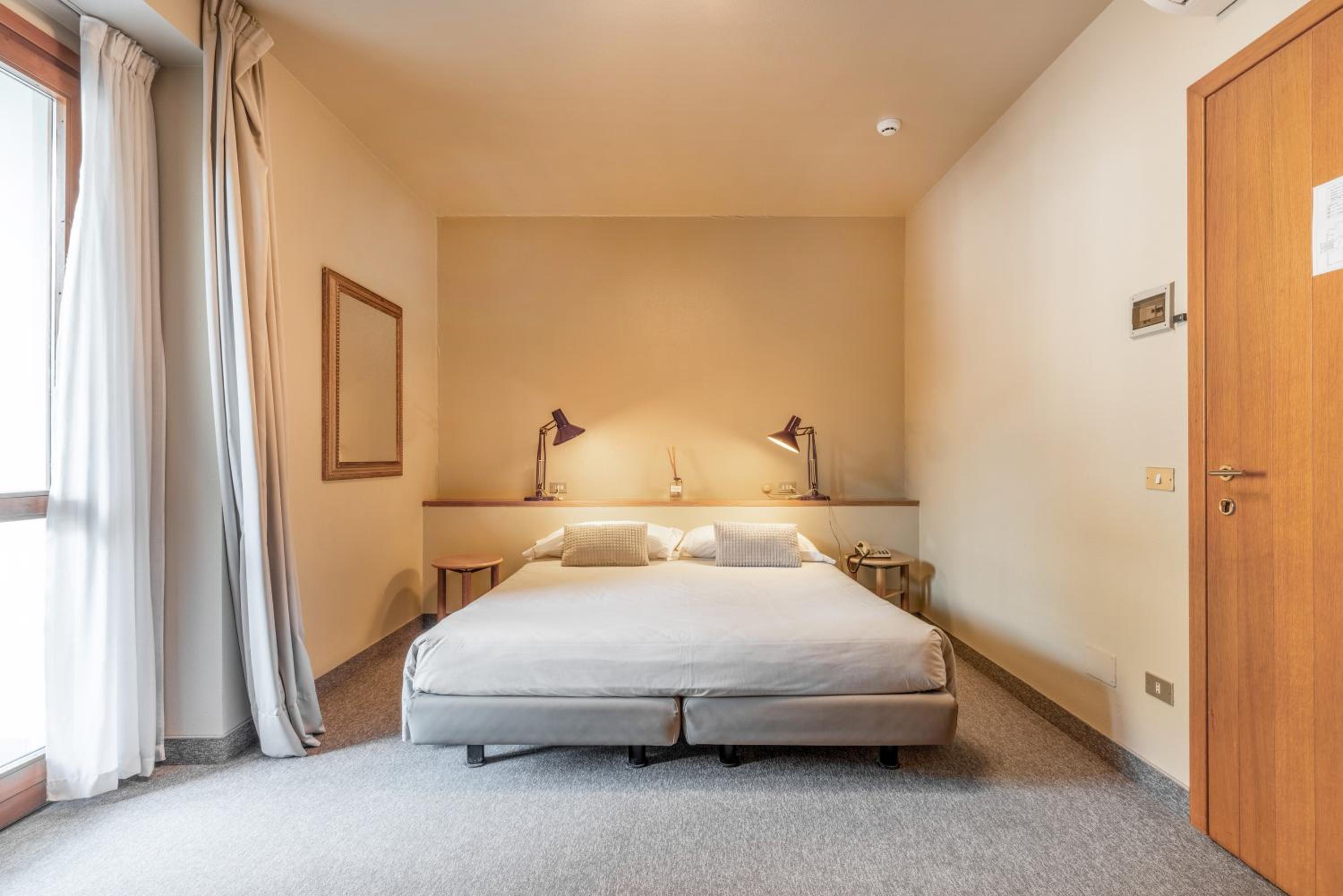 Double or Twin Room - Photo 4