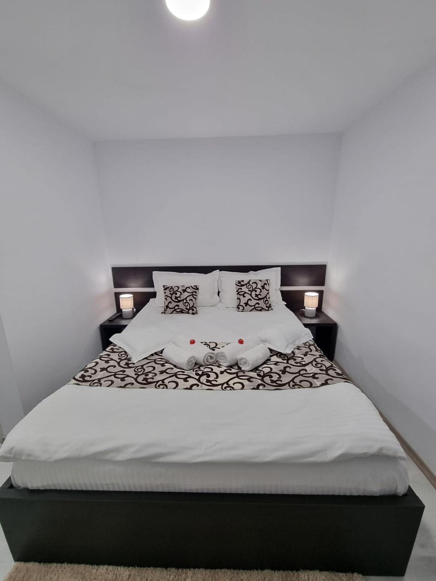 Double Room with Private Bathroom - Photo 16