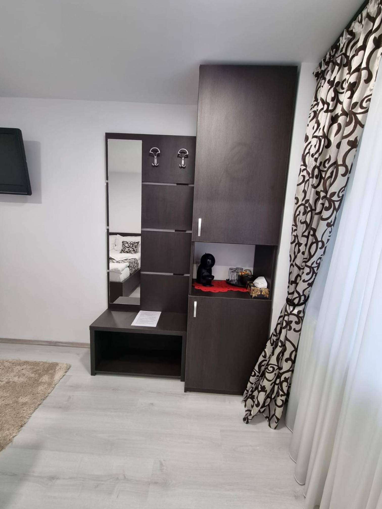 Double Room with Private Bathroom - Photo 18