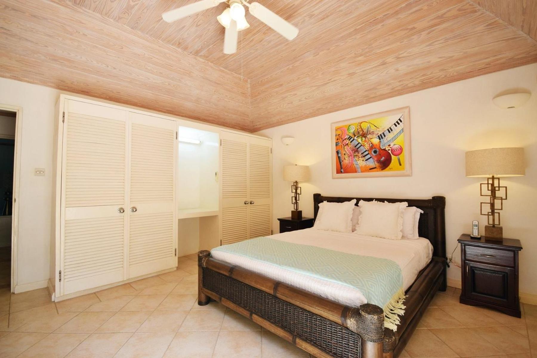 Two-Bedroom House photo 2