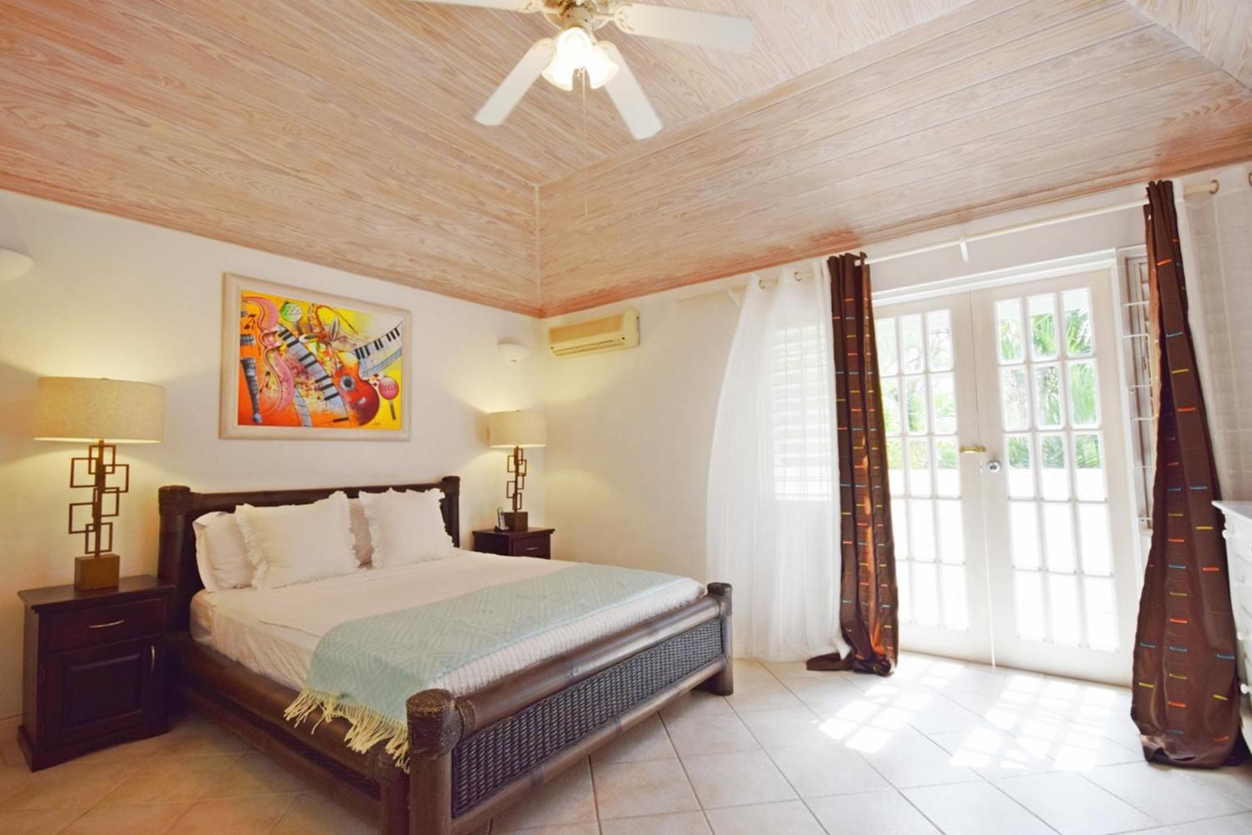 Two-Bedroom House photo 2