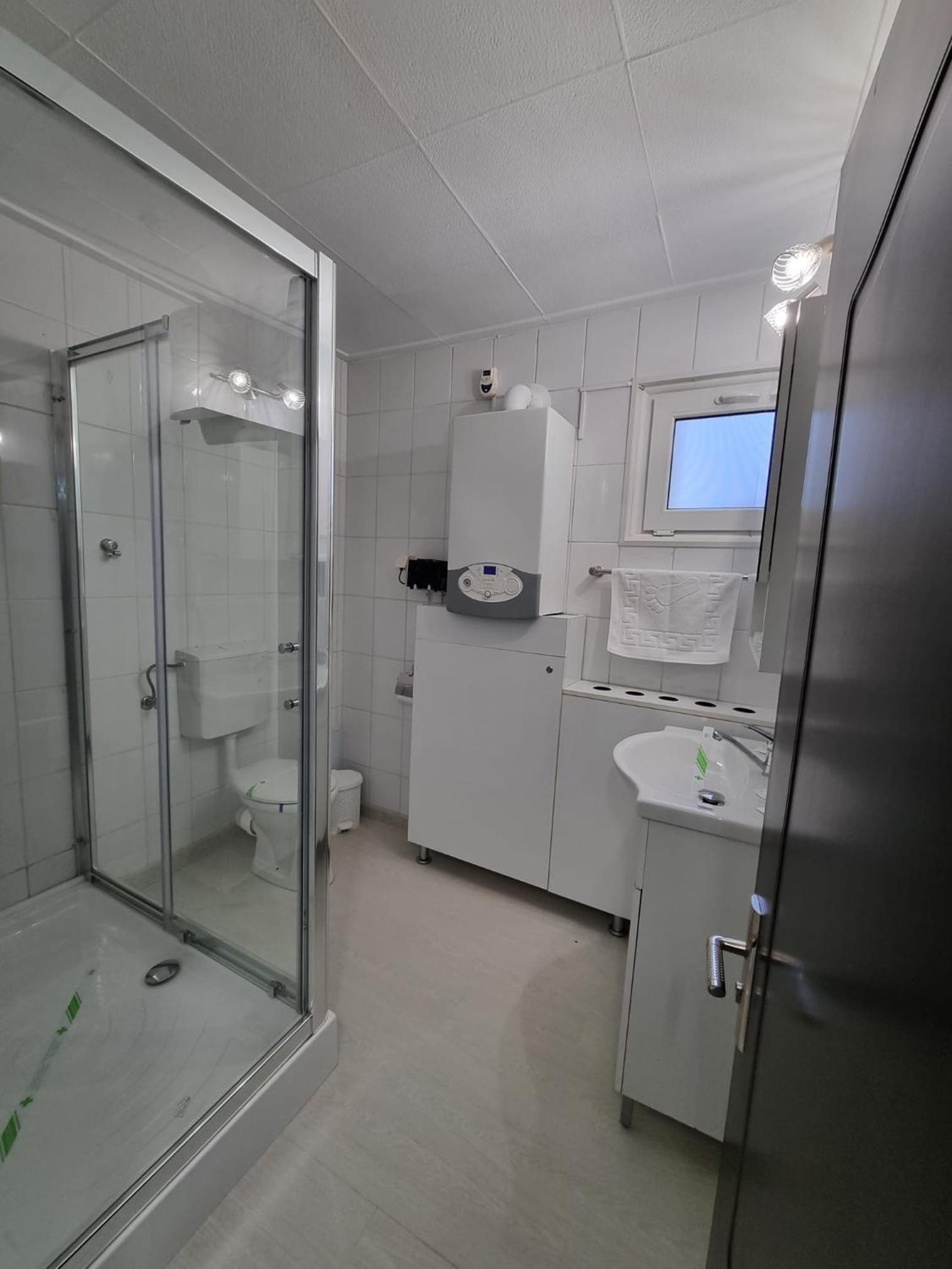 Deluxe Double Room (2 Adults + 1 Child) - Photo 26