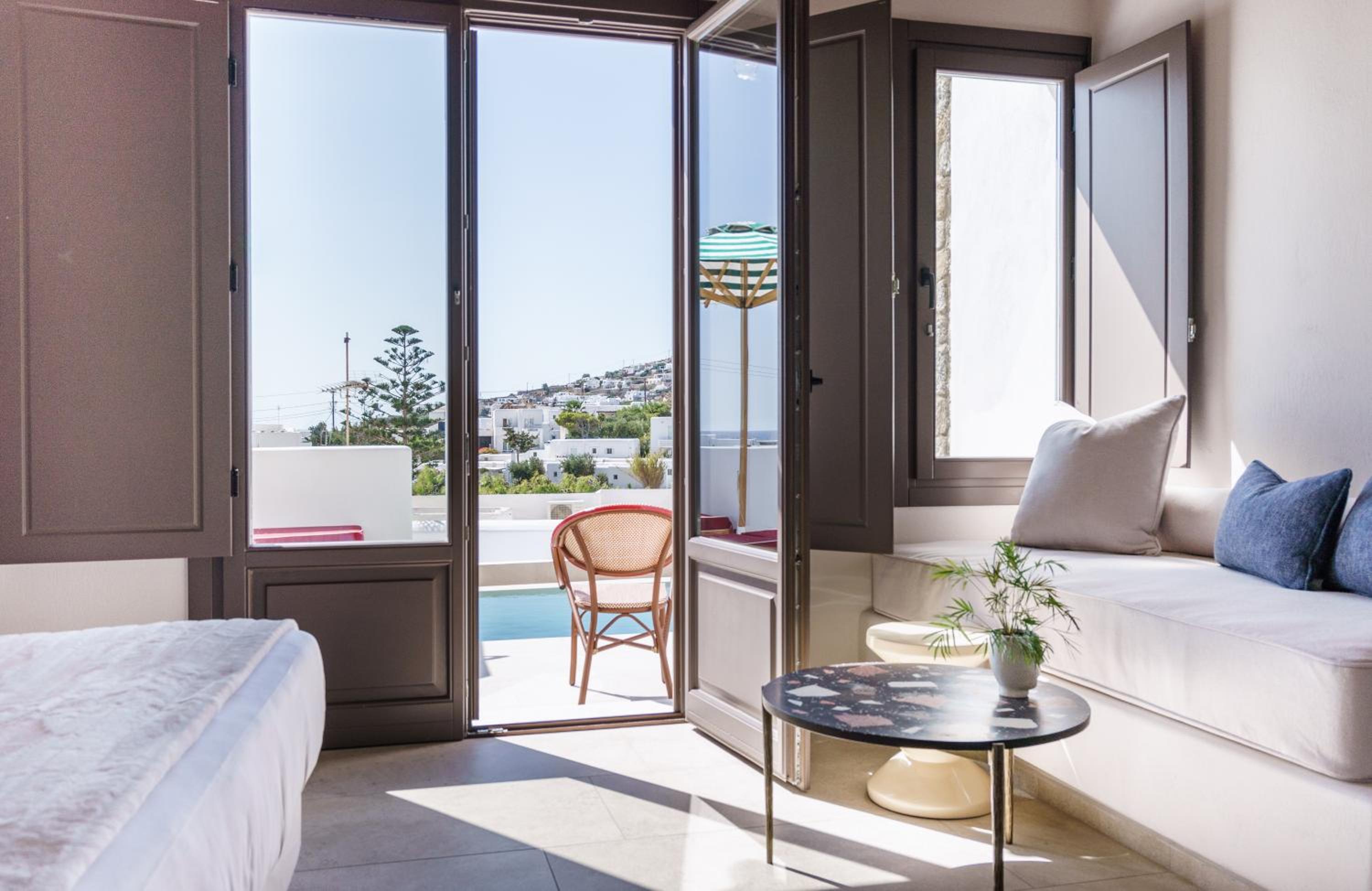 Superior Suite with Sharing Pool - Photo 2