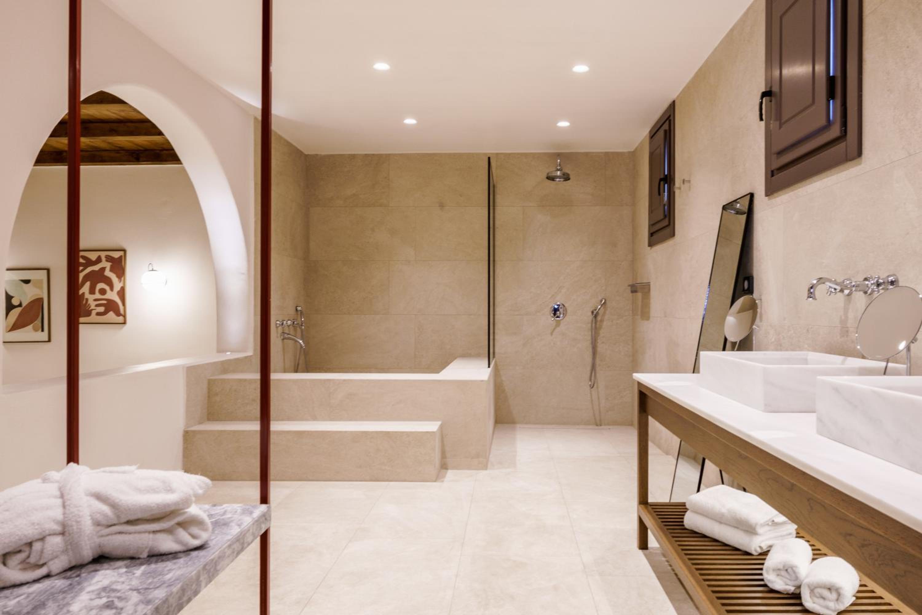 Superior Suite with Sea View - Photo 10