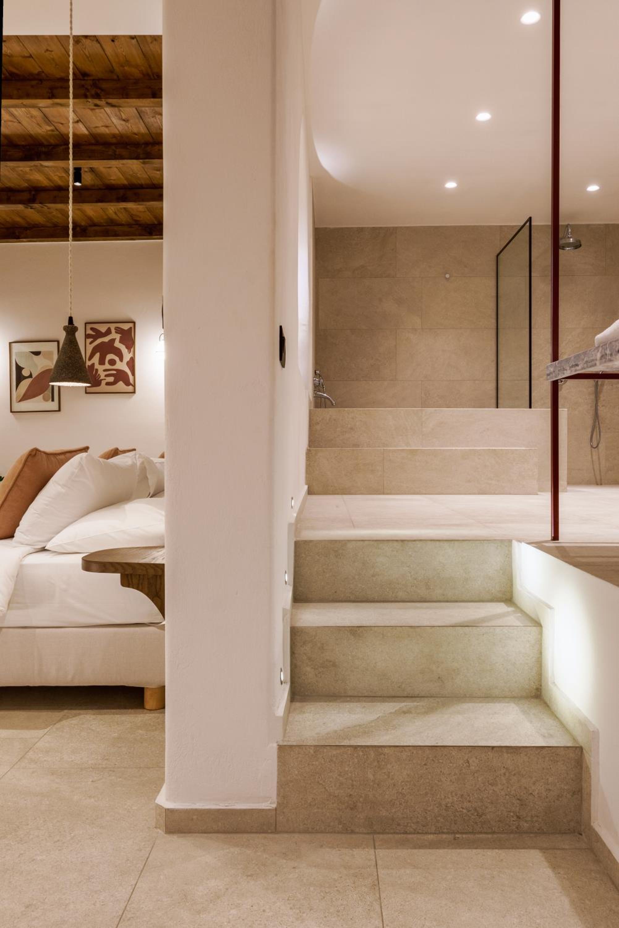 Superior Suite with Sharing Pool - Photo 4