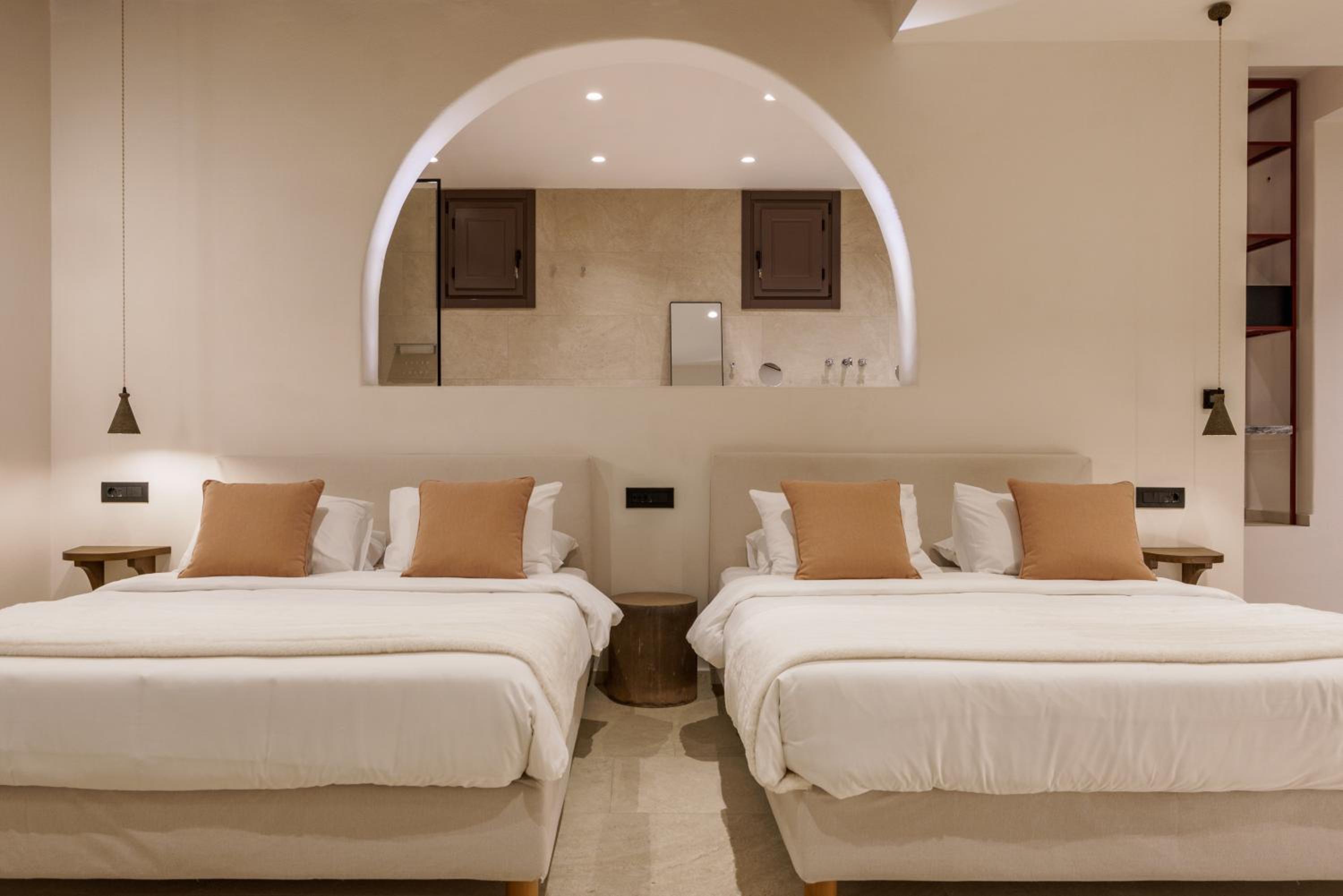 Superior Suite with Sharing Pool - Photo 5