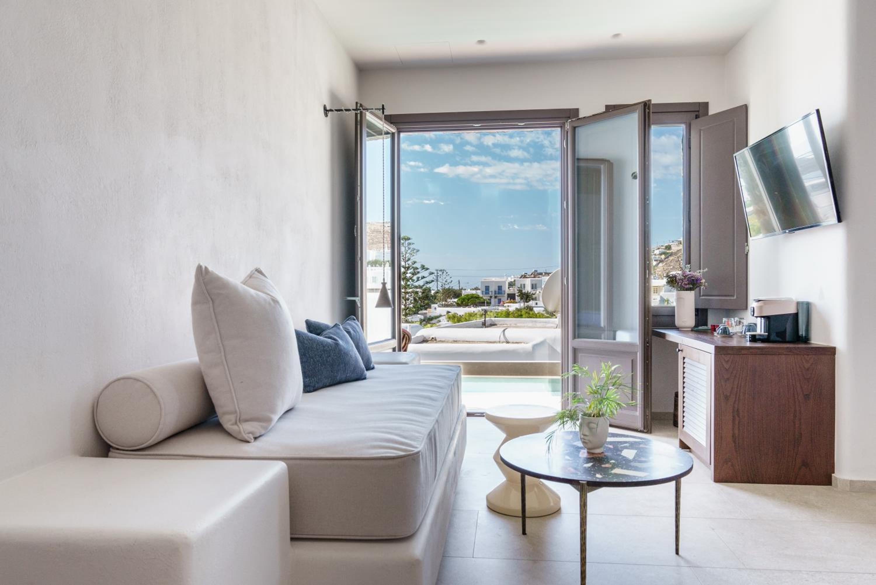 Superior Suite with Sharing Pool - Photo 6