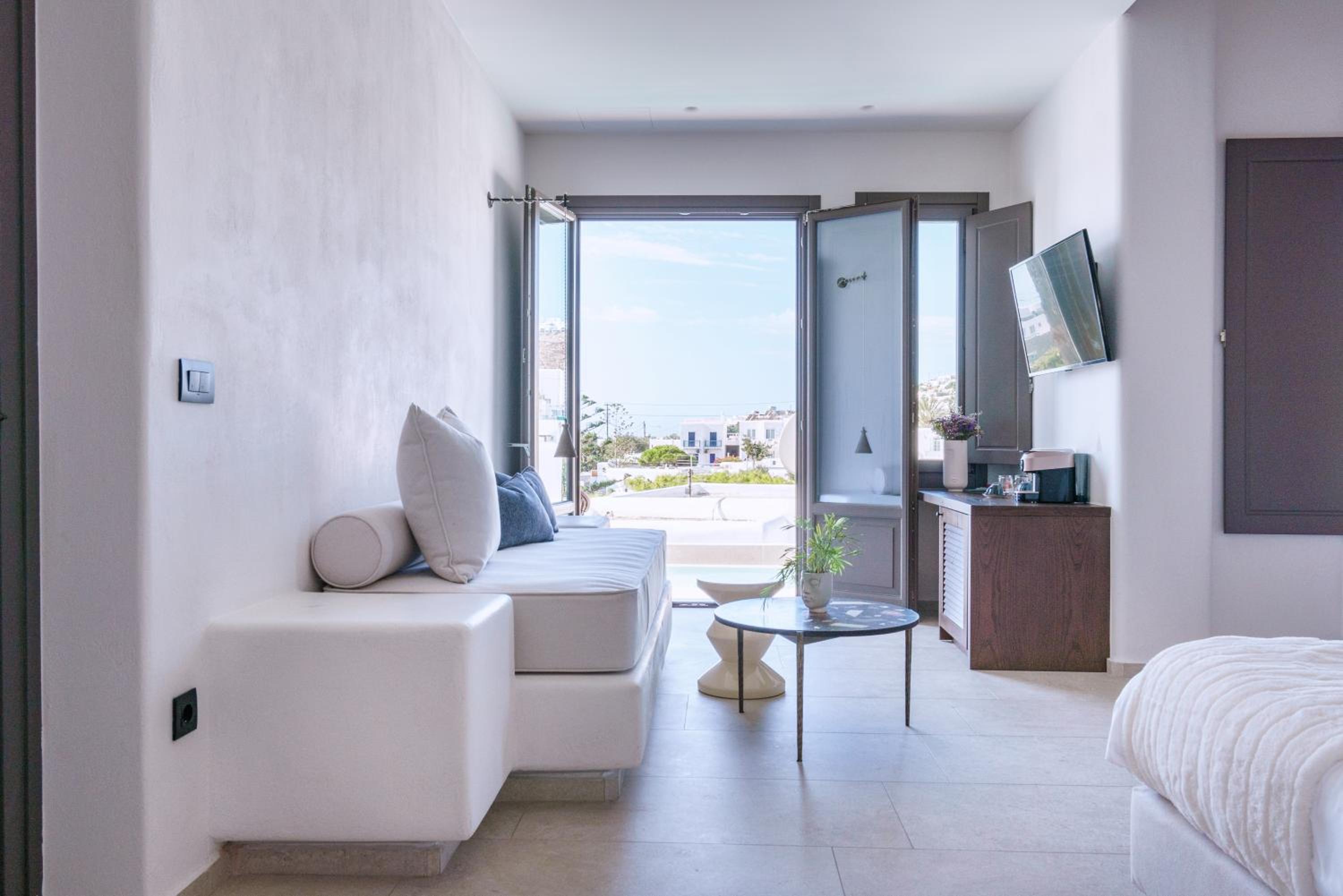 Superior Suite with Sharing Pool - Photo 8