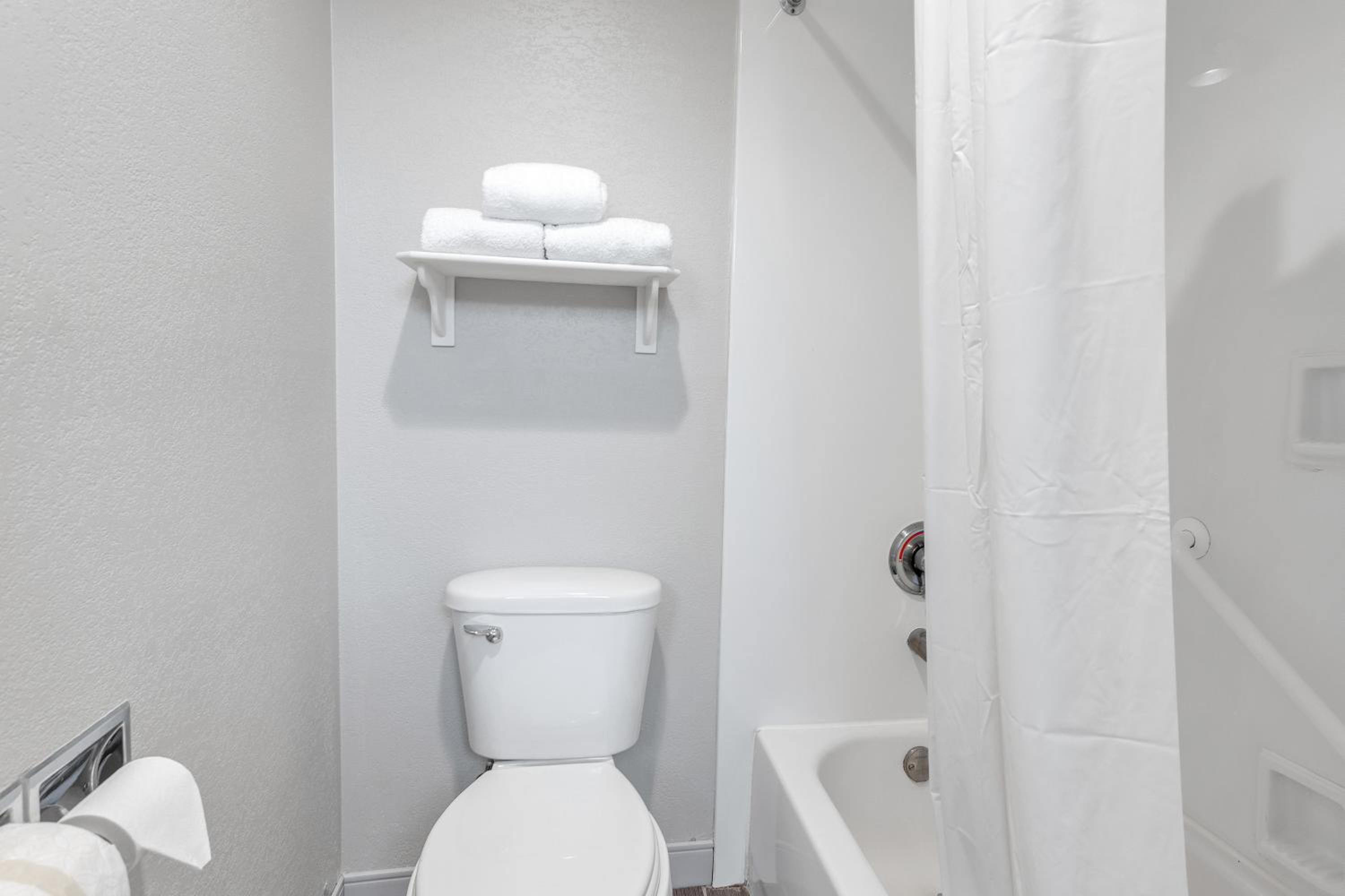 Deluxe Double Room with Two Double Beds - Photo 4